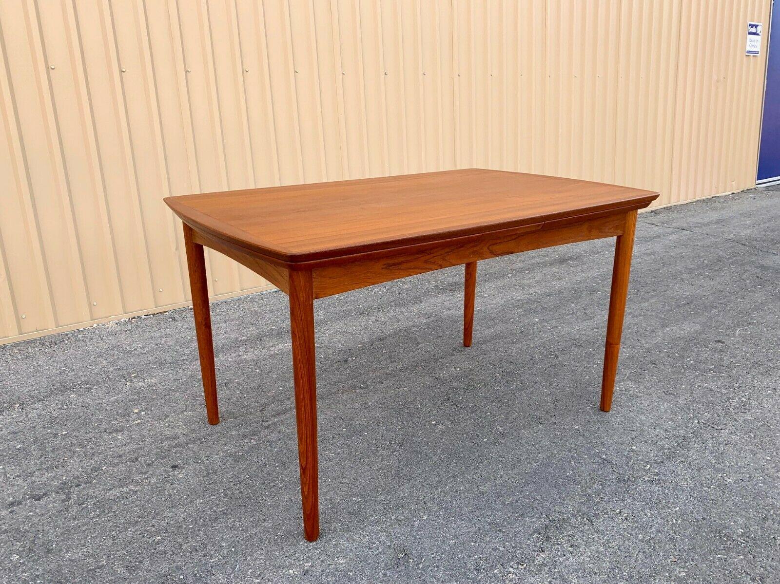 mcm extendable dining table