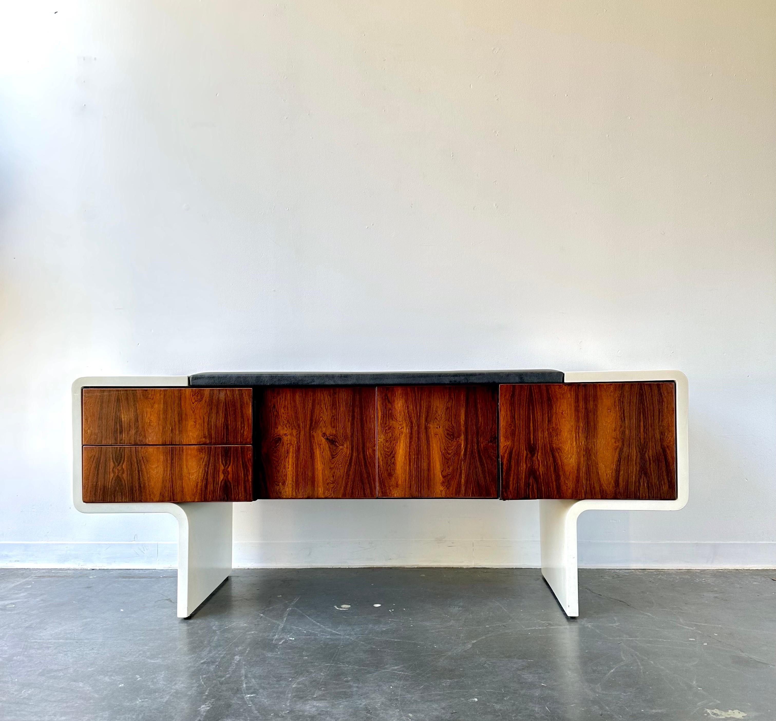 MCM Danish Space Age Uniplane for Vecta Rosewood Credenza by William Sklaroff.

Phenomenal very rare piece in fantastic condition.
White lacquer with partial leather top, and  rosewood front and back.

