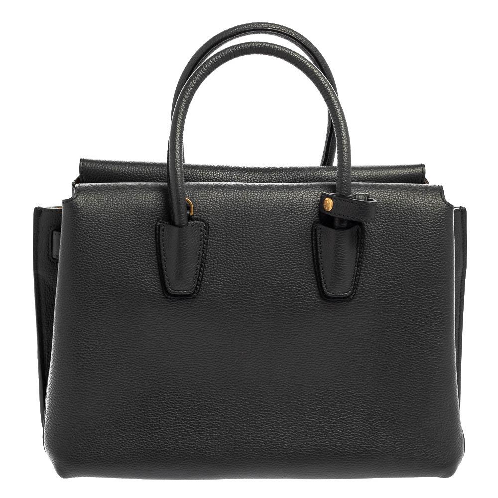 This chic Milla tote by MCM will surely meet all your expectations. Crafted to a smooth finish, this leather bag comes in a classic dark grey hue. Lined with suede, its interior is as durable and functional as the exterior. This elegant tote is