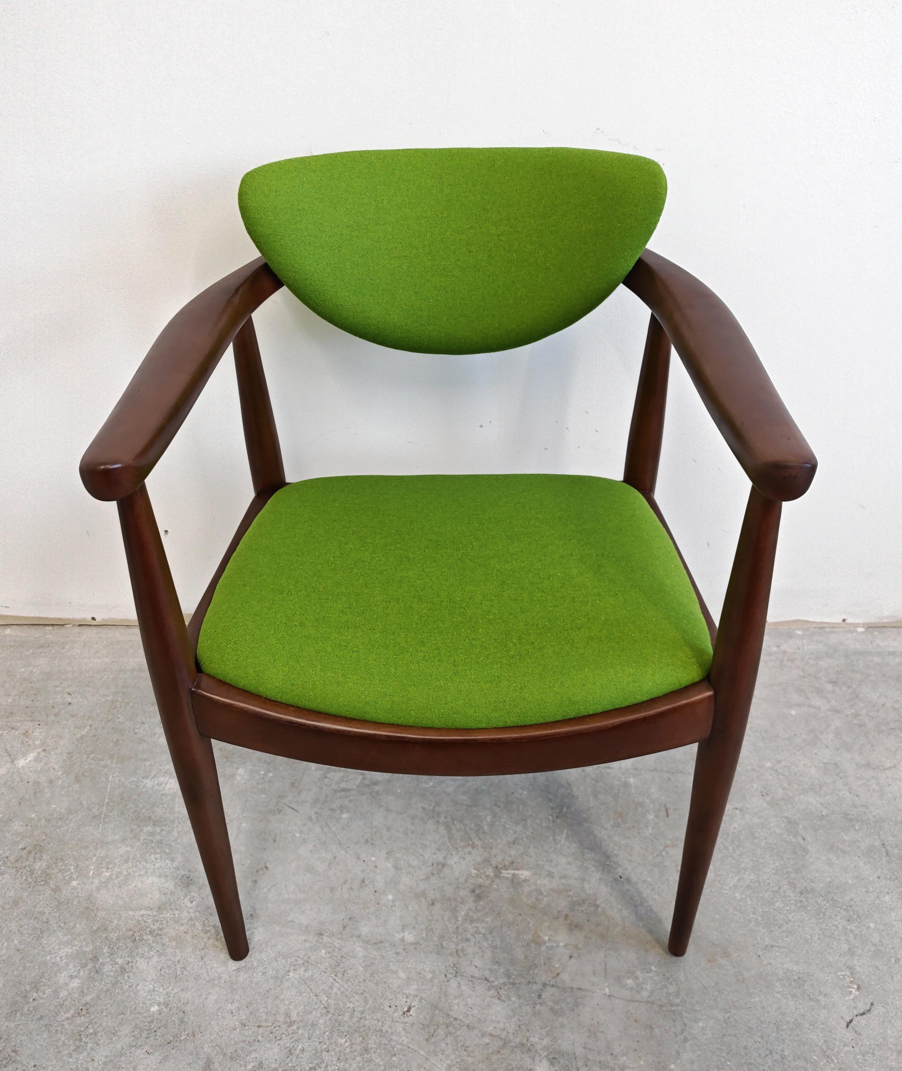 Chaise de salle à manger MCM avec accoudoirs de Bernardo Bernardi, Yugoslavia, années 1960 en vente 4