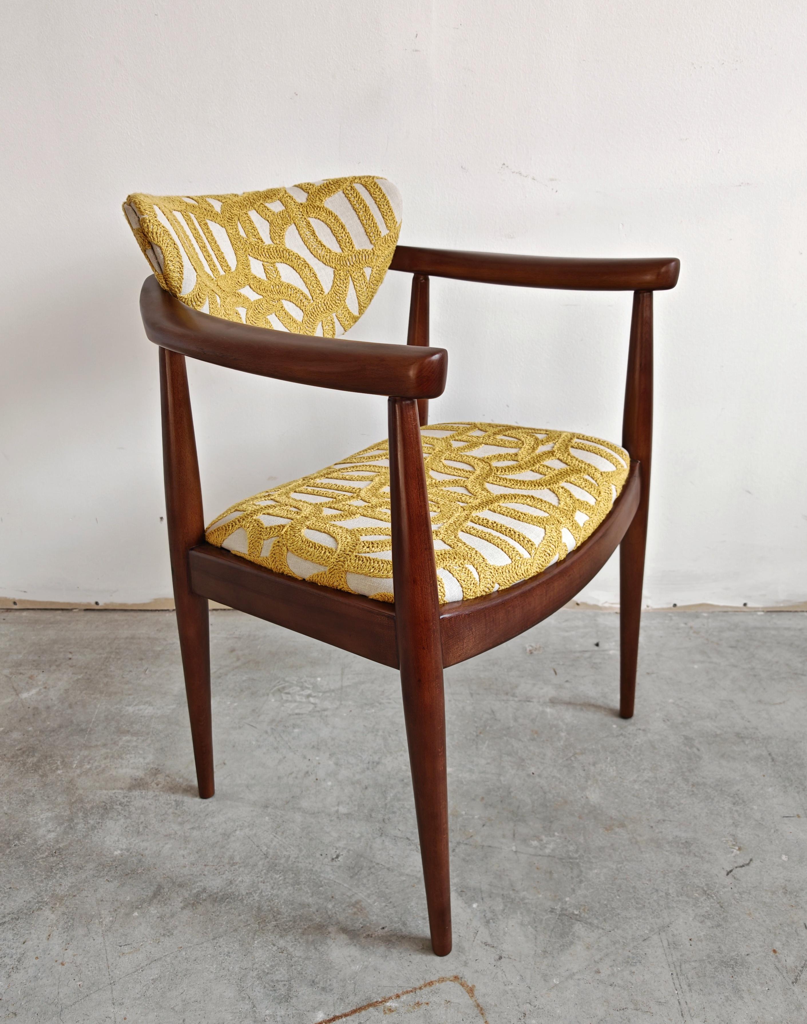 Silla de comedor MCM con reposabrazos de Bernardo Bernardi, Yugoslavia Años 60 Moderno de mediados de siglo en venta