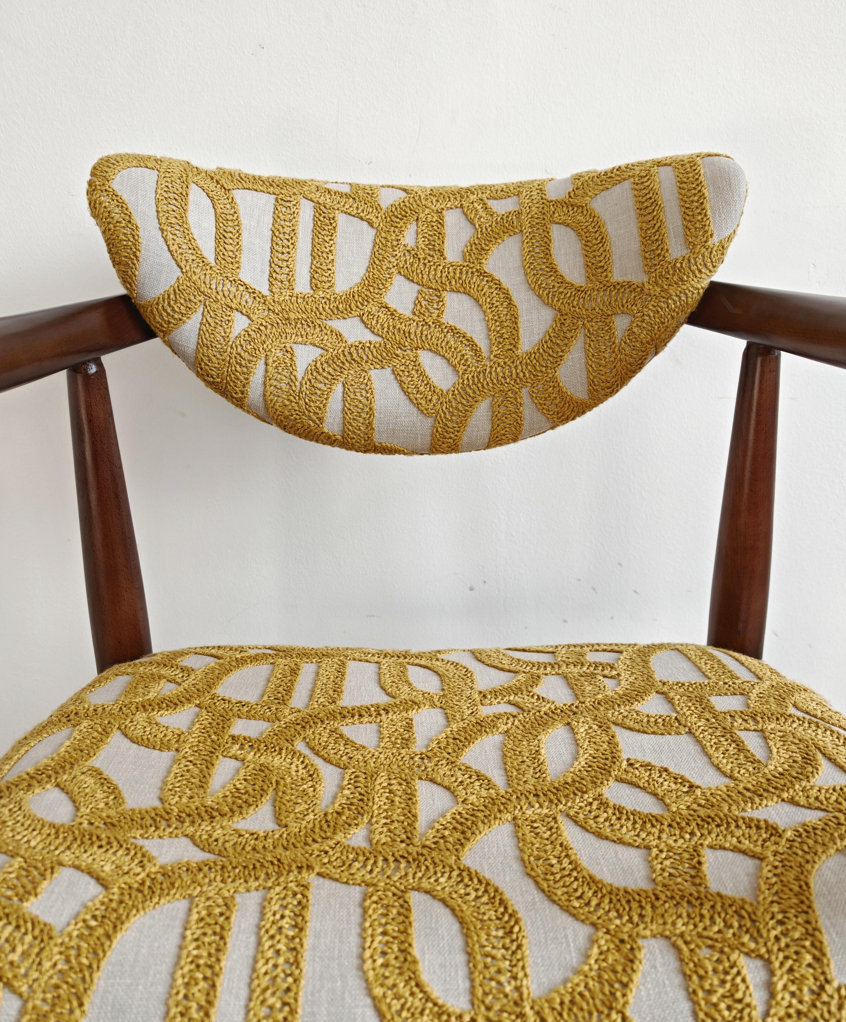 Silla de comedor MCM con reposabrazos de Bernardo Bernardi, Yugoslavia Años 60 Croata en venta