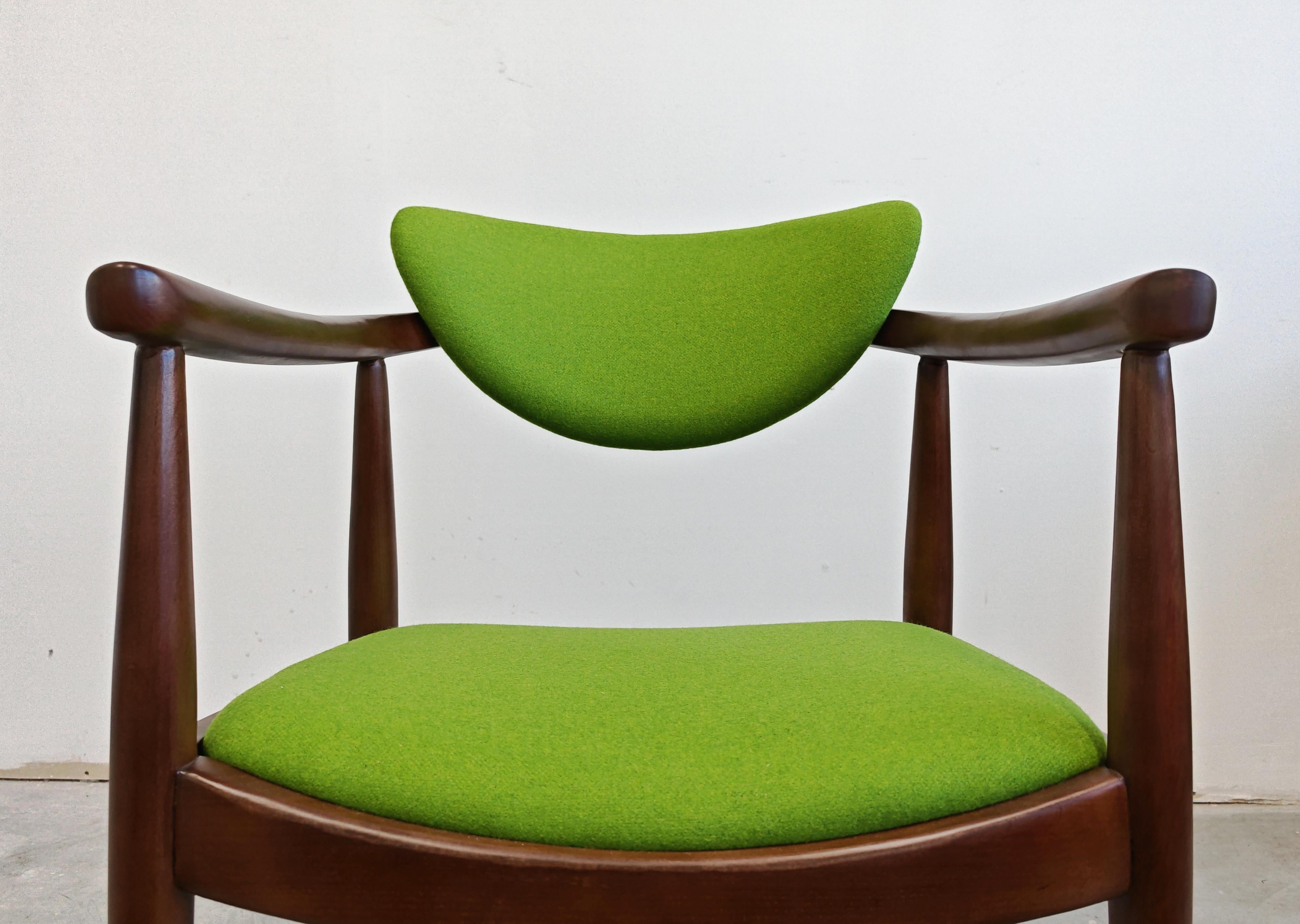 Milieu du XXe siècle Chaise de salle à manger MCM avec accoudoirs de Bernardo Bernardi, Yugoslavia, années 1960 en vente