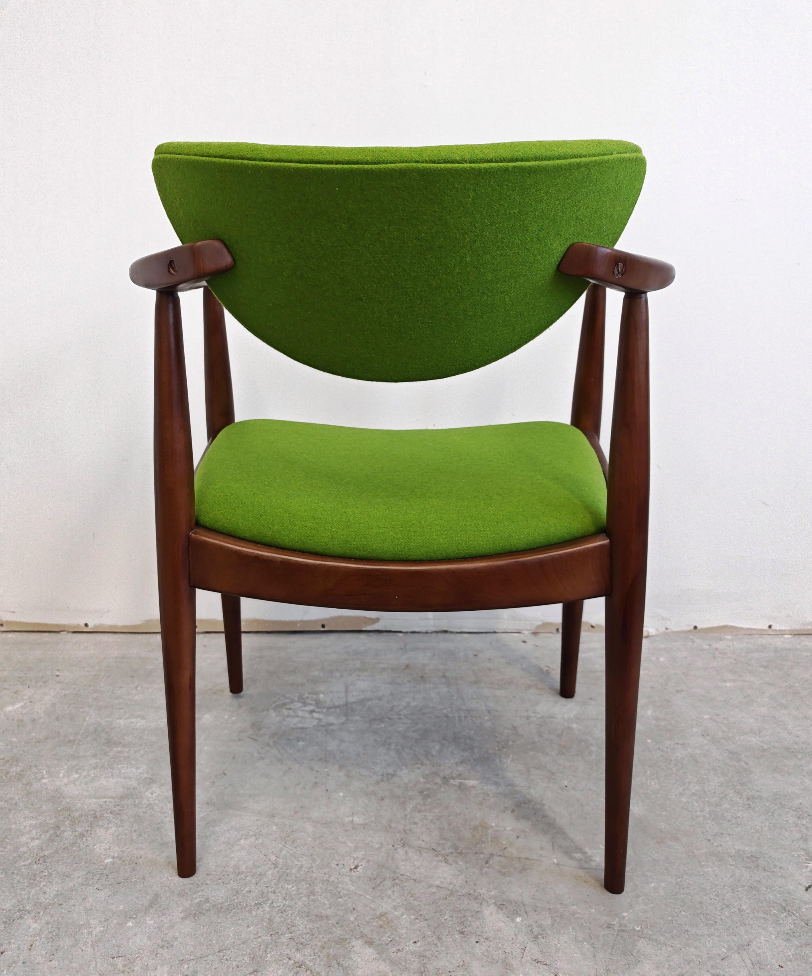 Chaise de salle à manger MCM avec accoudoirs de Bernardo Bernardi, Yugoslavia, années 1960 en vente 1