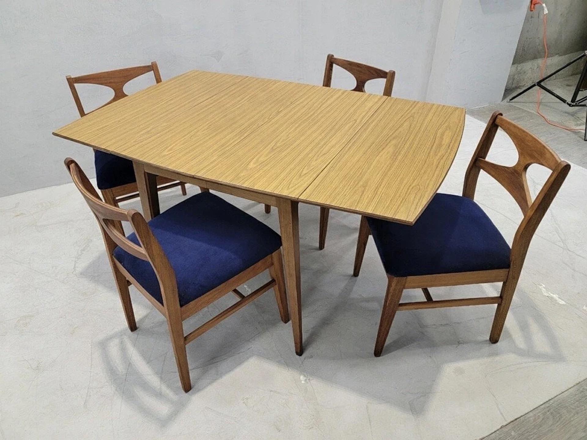MCM Esstisch & 6 Stühle, neu gepolstert nach Broyhill Brasilia – 10 Teile (20. Jahrhundert) im Angebot