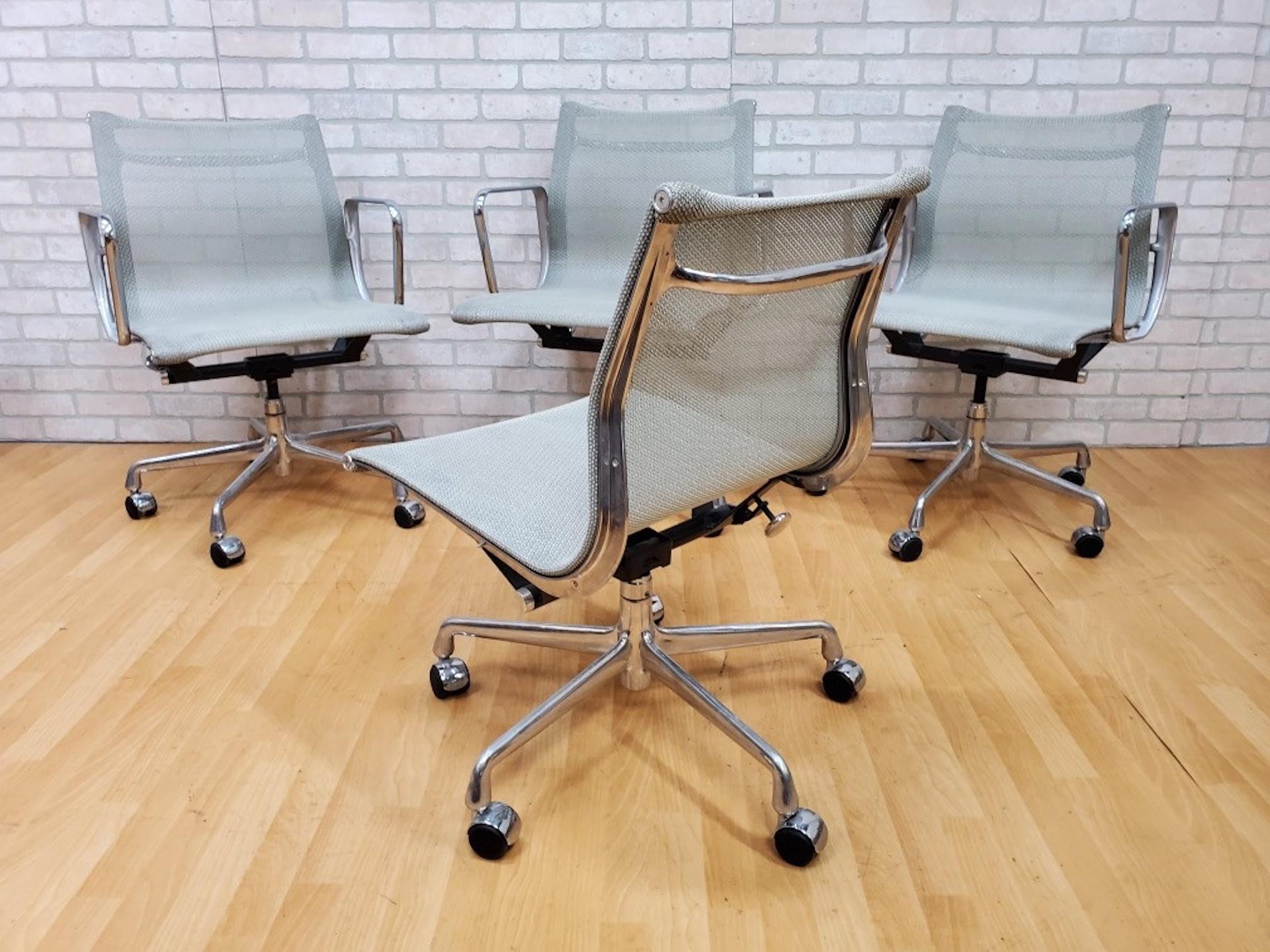 MCM Eames for Herman Miller Style Aluminium Gruppenstühle - 5er Set (Moderne der Mitte des Jahrhunderts) im Angebot