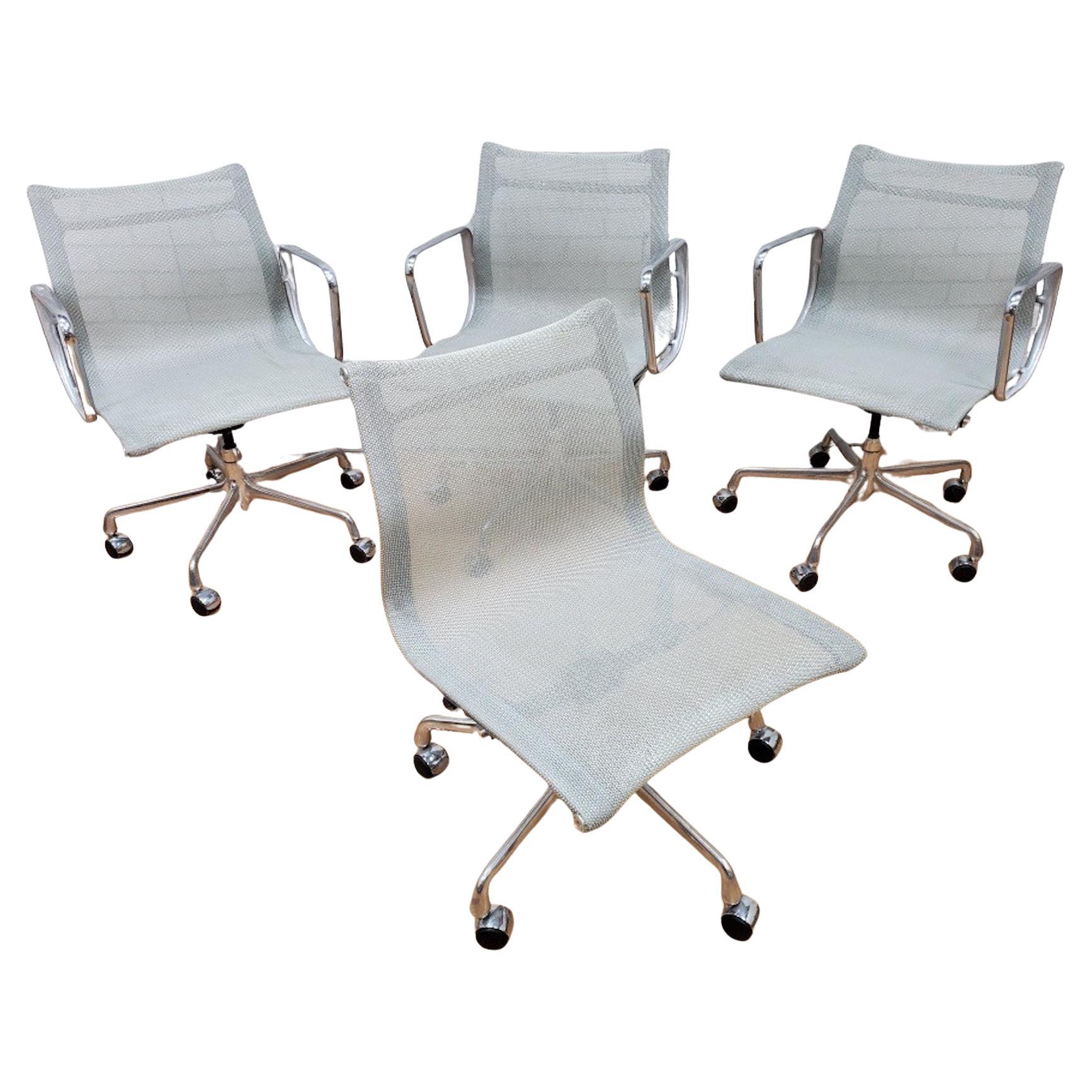 MCM Eames for Herman Miller Style Aluminium Gruppenstühle - 5er Set im Angebot