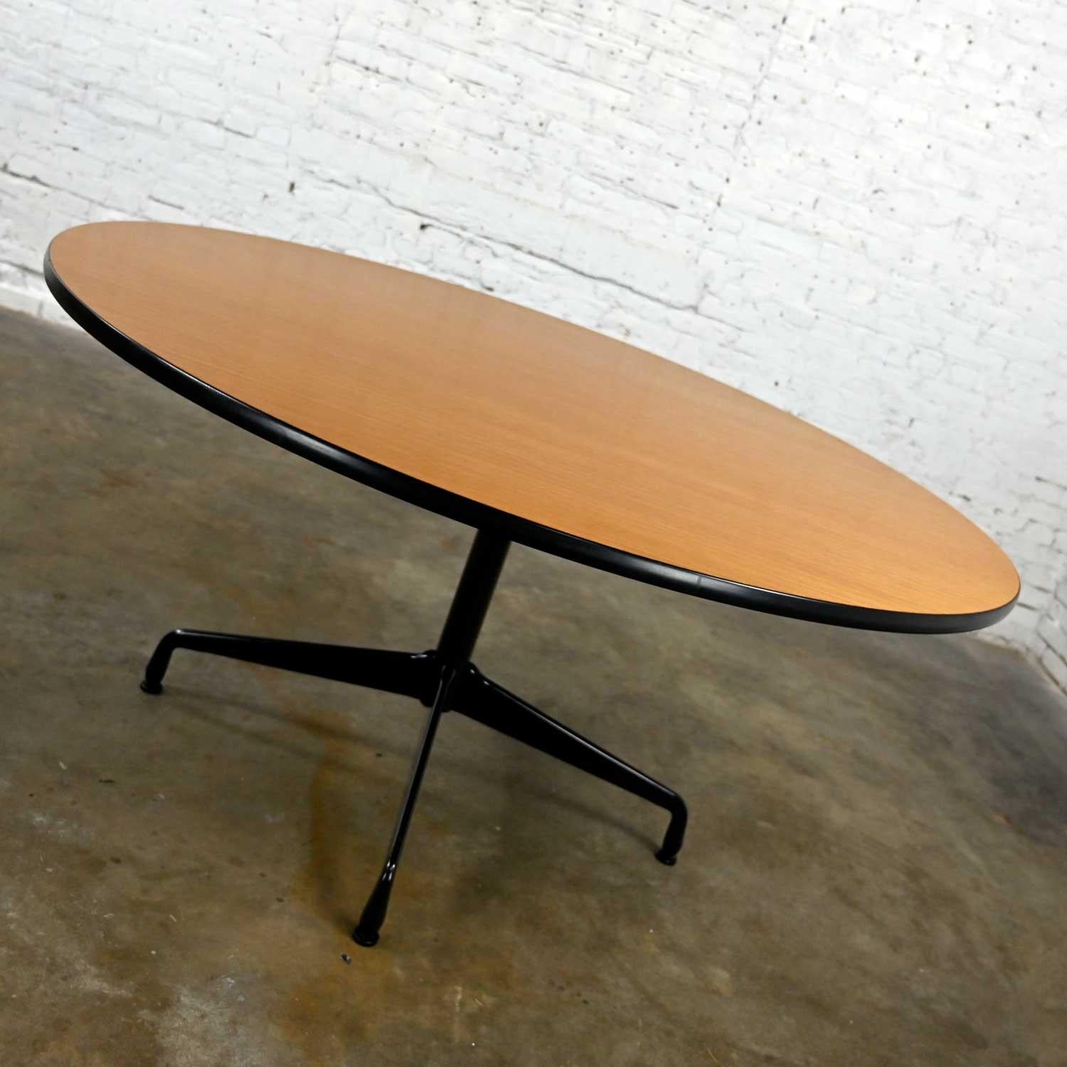 Wonderful vintage Mid-Century Modern Eames for Herman Miller 60” round tables comprised of light natural oak wood veneer tops, black universal bases, and aluminum spider attachment. There are 11 that we are selling separately. Beautiful condition,