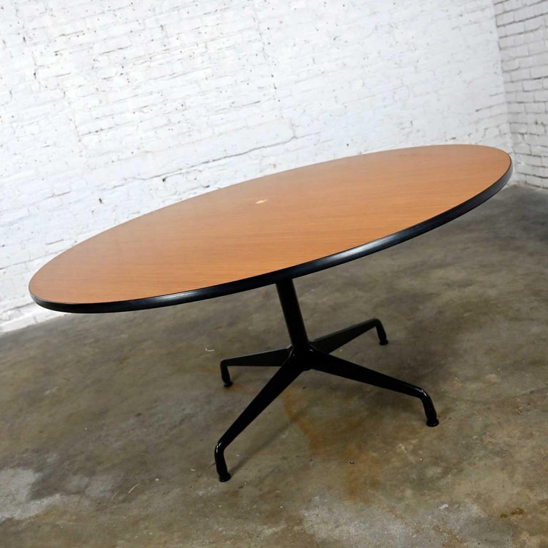 MCM Eames Herman Miller Natural Oak Round Universal Base Table w/ Gromet Hole For Sale 7
