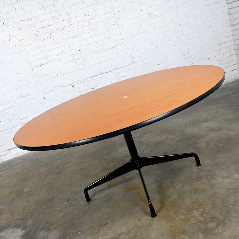 Wonderful vintage Mid-Century Modern Eames for Herman Miller 60” round tables comprised of light natural oak wood veneer tops, black universal bases, and aluminum spider attachment. There are 4 that we are selling separately. Beautiful condition,
