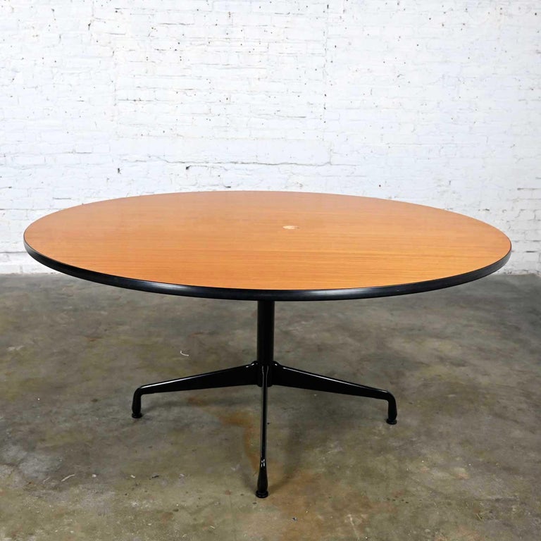 20th Century MCM Eames Herman Miller Natural Oak Round Universal Base Table w/ Gromet Hole For Sale