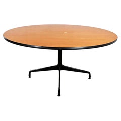 Table à base universelle ronde en chêne naturel Eames Herman Miller MCM avec trou Gromet