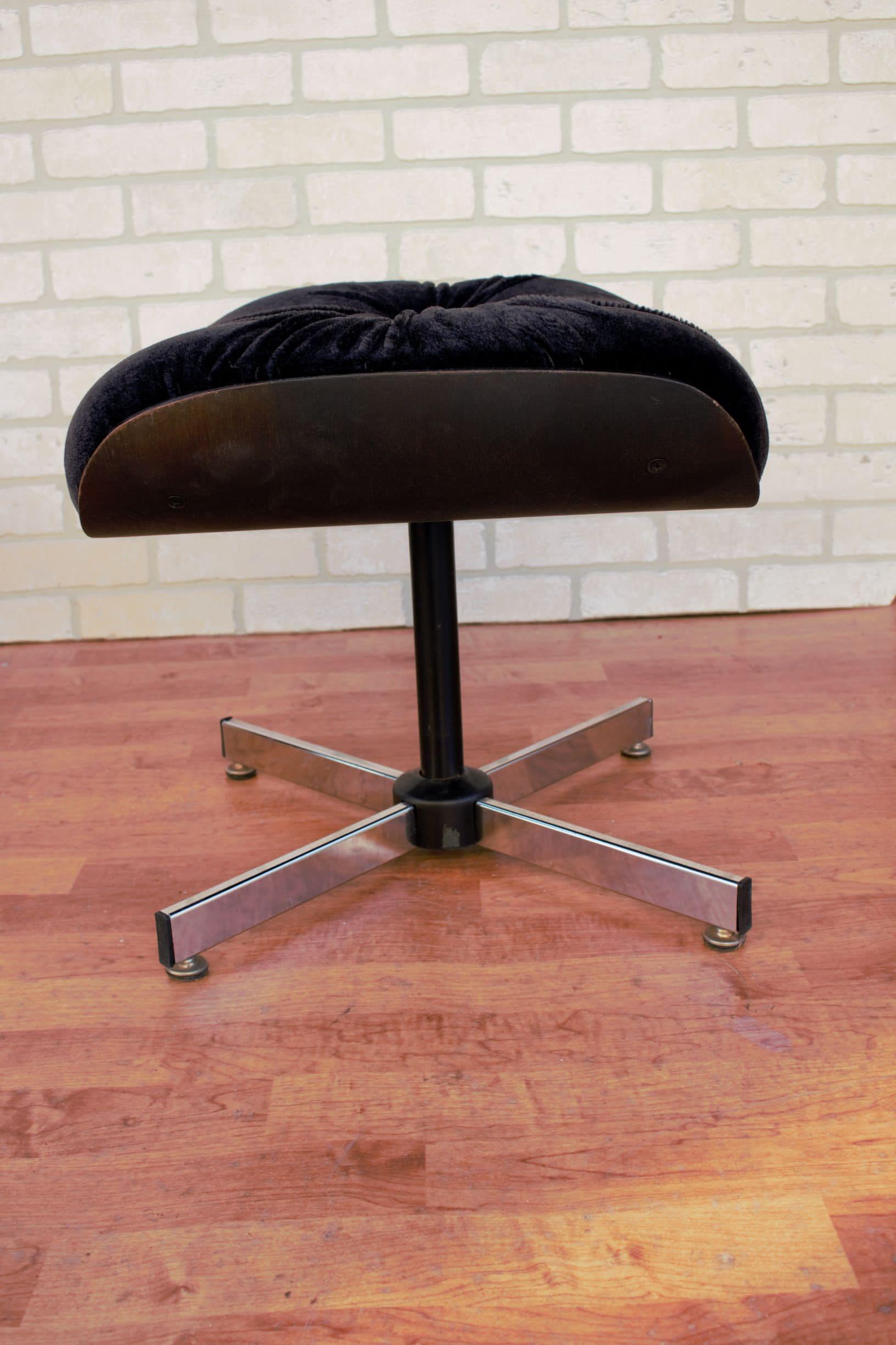 MCM Eames Plycraft Style Lounge Chair & Ottoman Neu gepolstert Schwarz Mohair im Zustand „Gut“ im Angebot in Chicago, IL