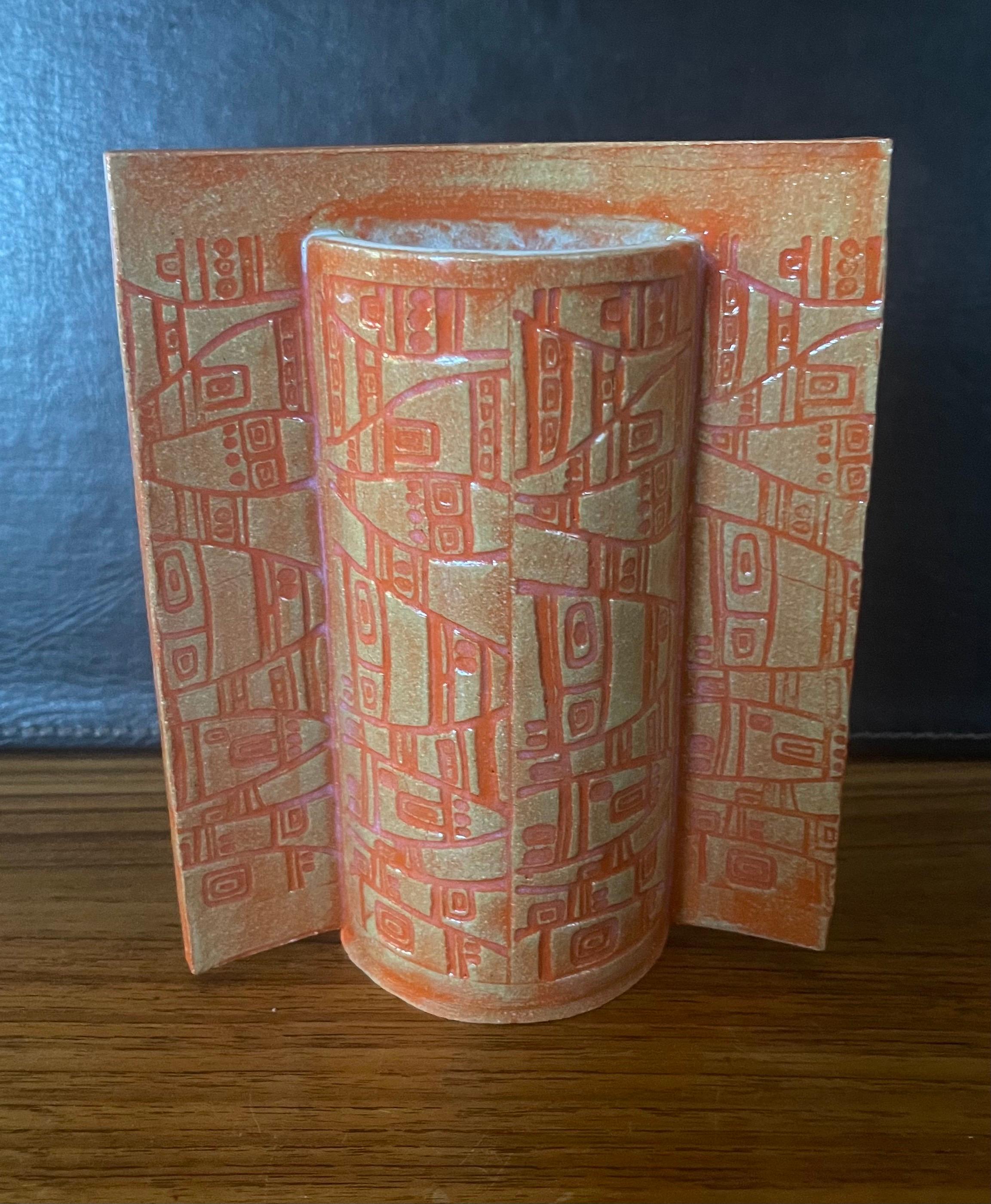 Unique shape earthenware studio pottery MCM vase, circa 1970s. The piece is in very good vintage condition and measures 6.5