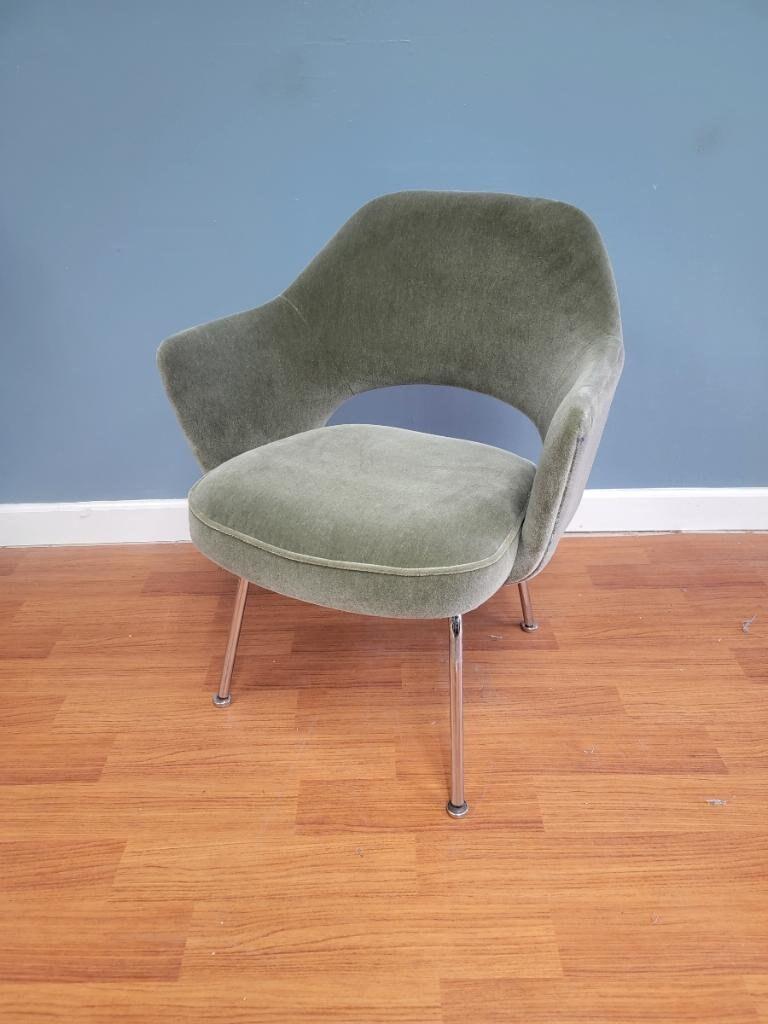 MCM Eero Saarinen for Knoll Executive Armchair Newly Upholstered in Sage Mohair For Sale 3