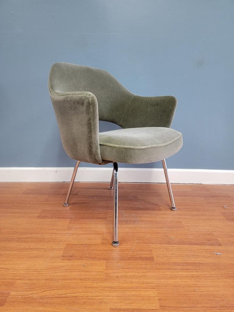 MCM Eero Saarinen for Knoll Executive Armchair Newly Upholstered in Sage Mohair In Good Condition For Sale In Chicago, IL