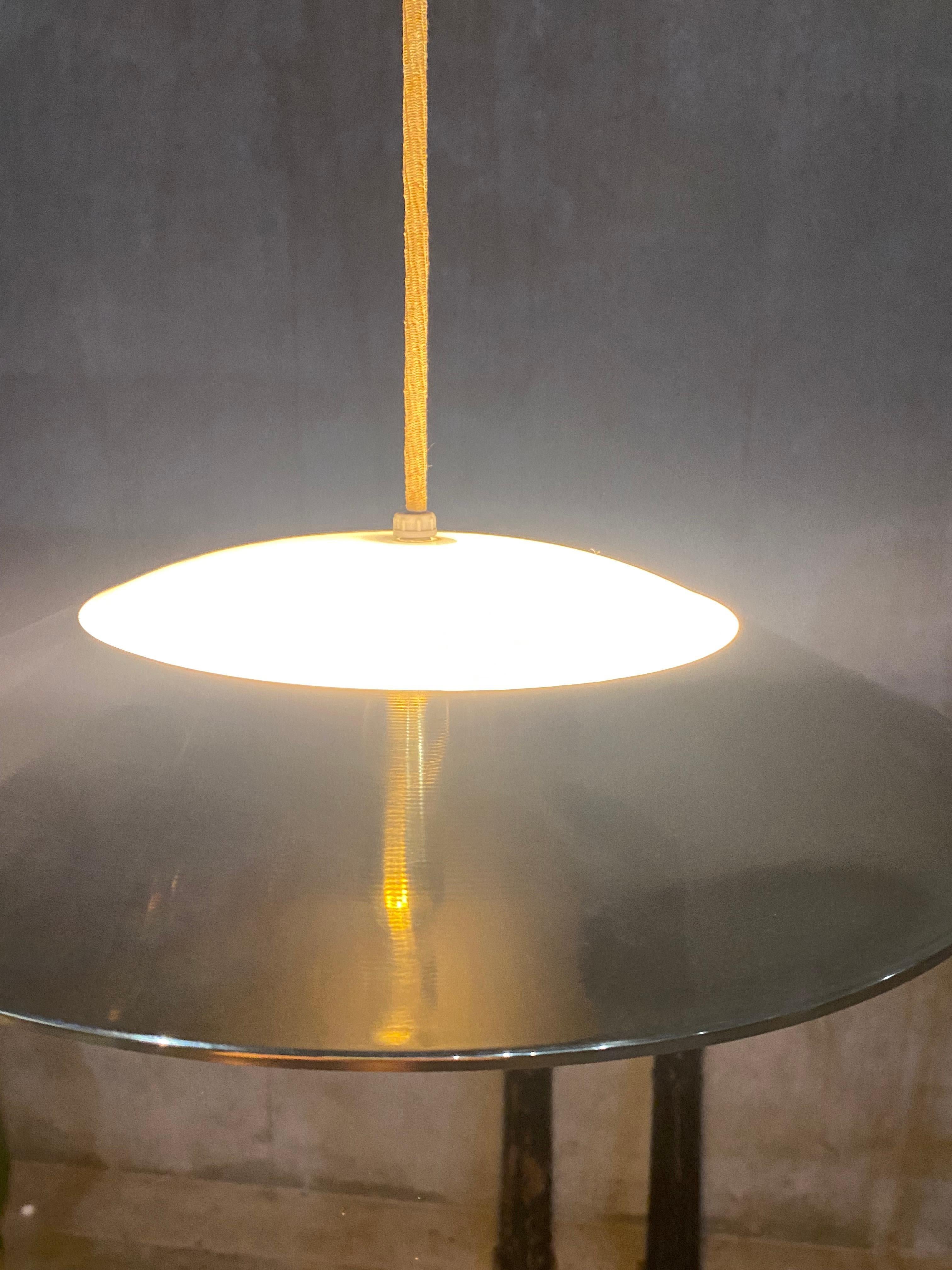 pull down retractable light