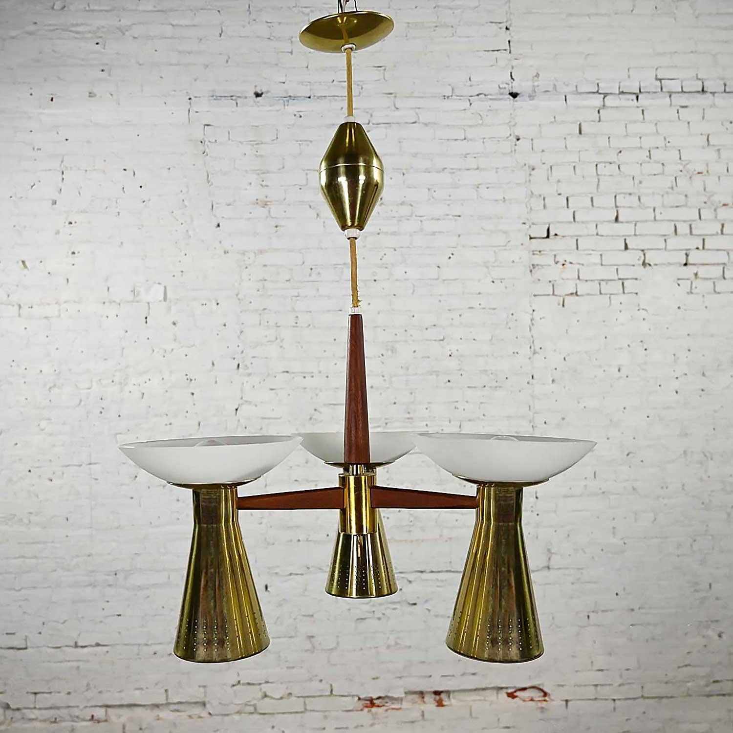 MCM Emerson Retractable Light by Imperialites Walnut Brass Plate & White Glass In Good Condition In Topeka, KS