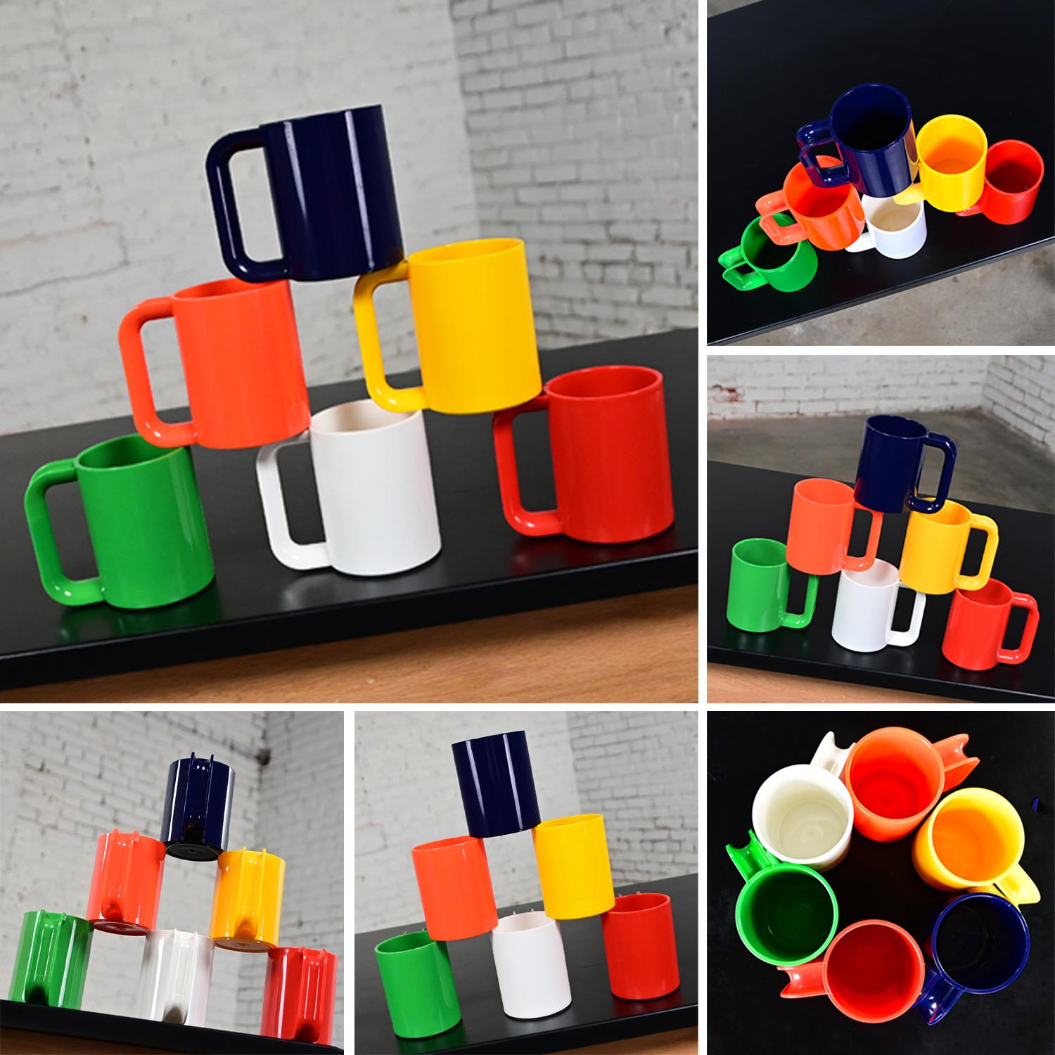 MCM emailliertes Kochgeschirr Orange Regal Poly Perk Kaffeekanne & 6 Kunststoffbecher, ein Set im Angebot 6