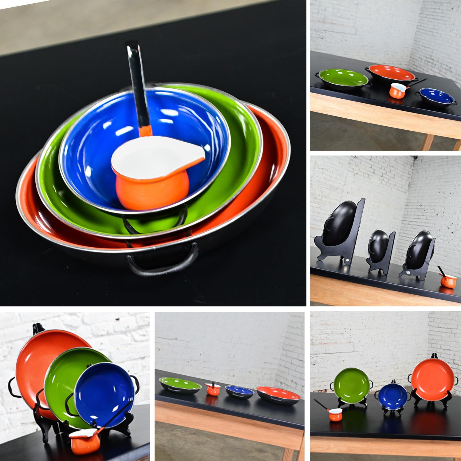 MCM emailliertes Kochgeschirr Orange Regal Poly Perk Kaffeekanne & 6 Kunststoffbecher, ein Set im Angebot 7