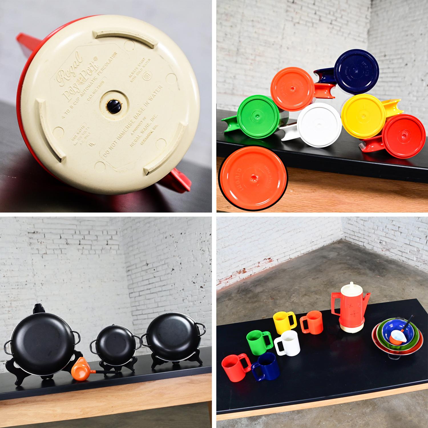 MCM emailliertes Kochgeschirr Orange Regal Poly Perk Kaffeekanne & 6 Kunststoffbecher, ein Set im Angebot 13