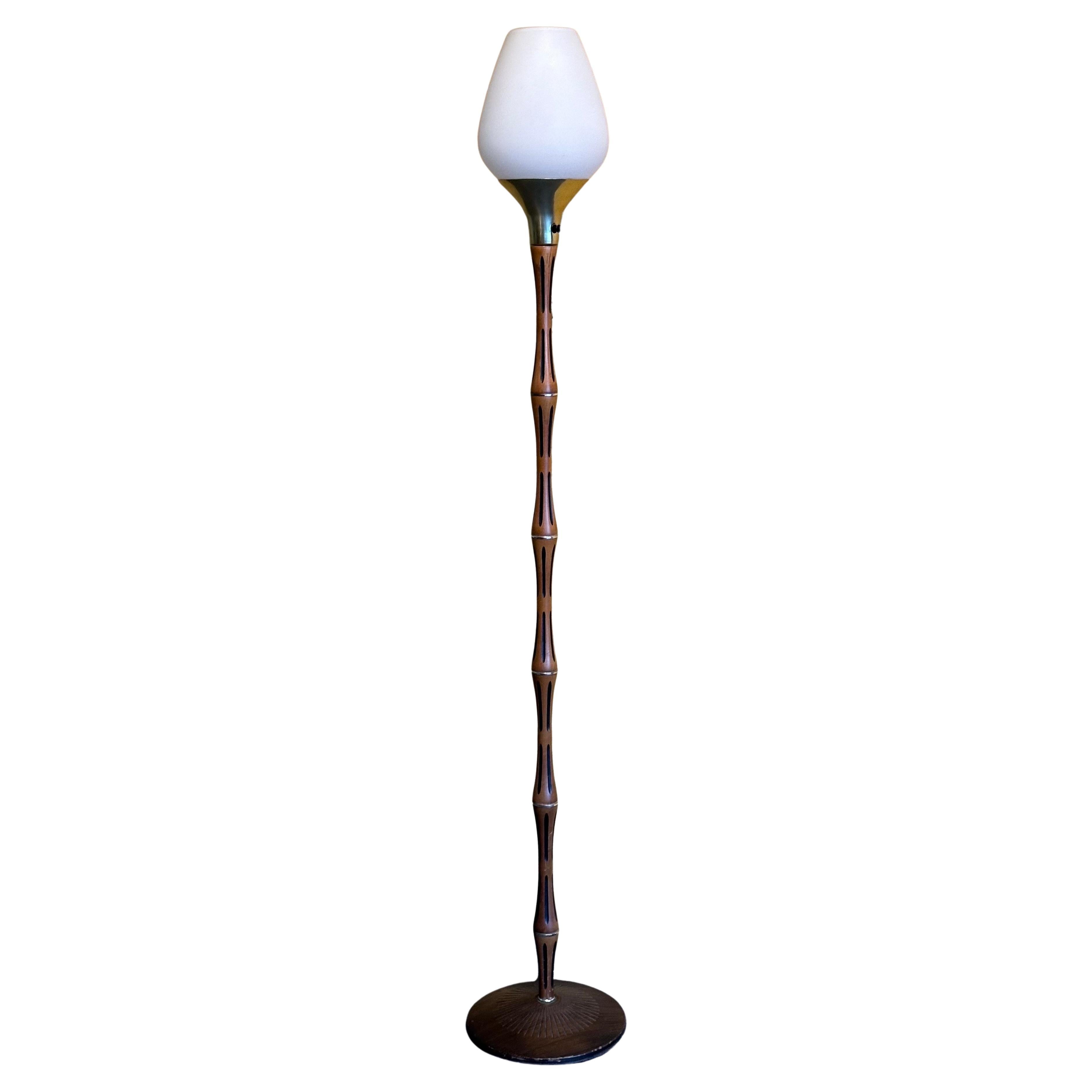 Lampada da terra scultorea in finto bambù MCM In condizioni buone in vendita a San Diego, CA