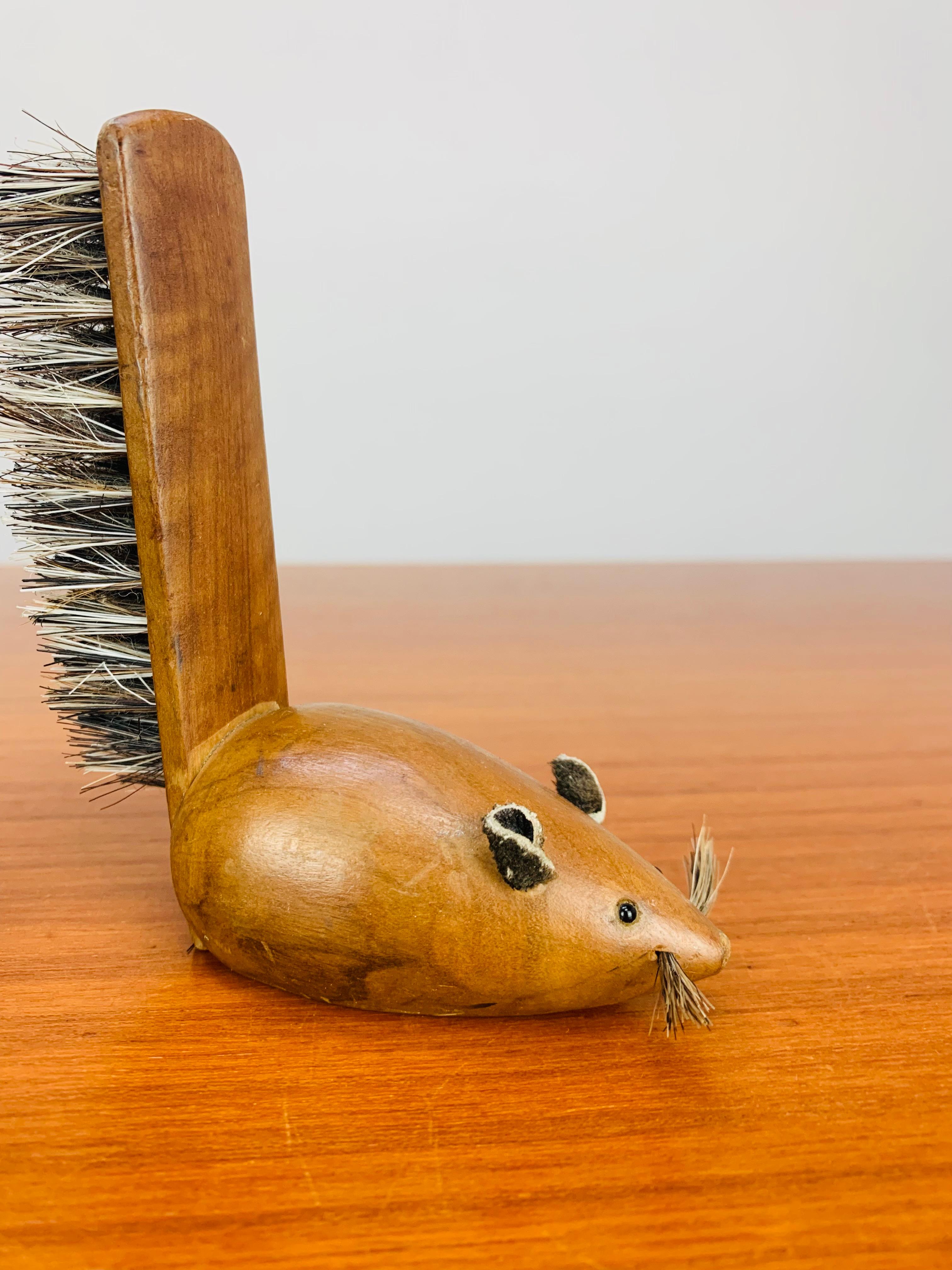 Legno MCM figurina spazzole per scarpe giocattolo nello stile di Kay Bojesen, scandinavo, cane e topo in vendita