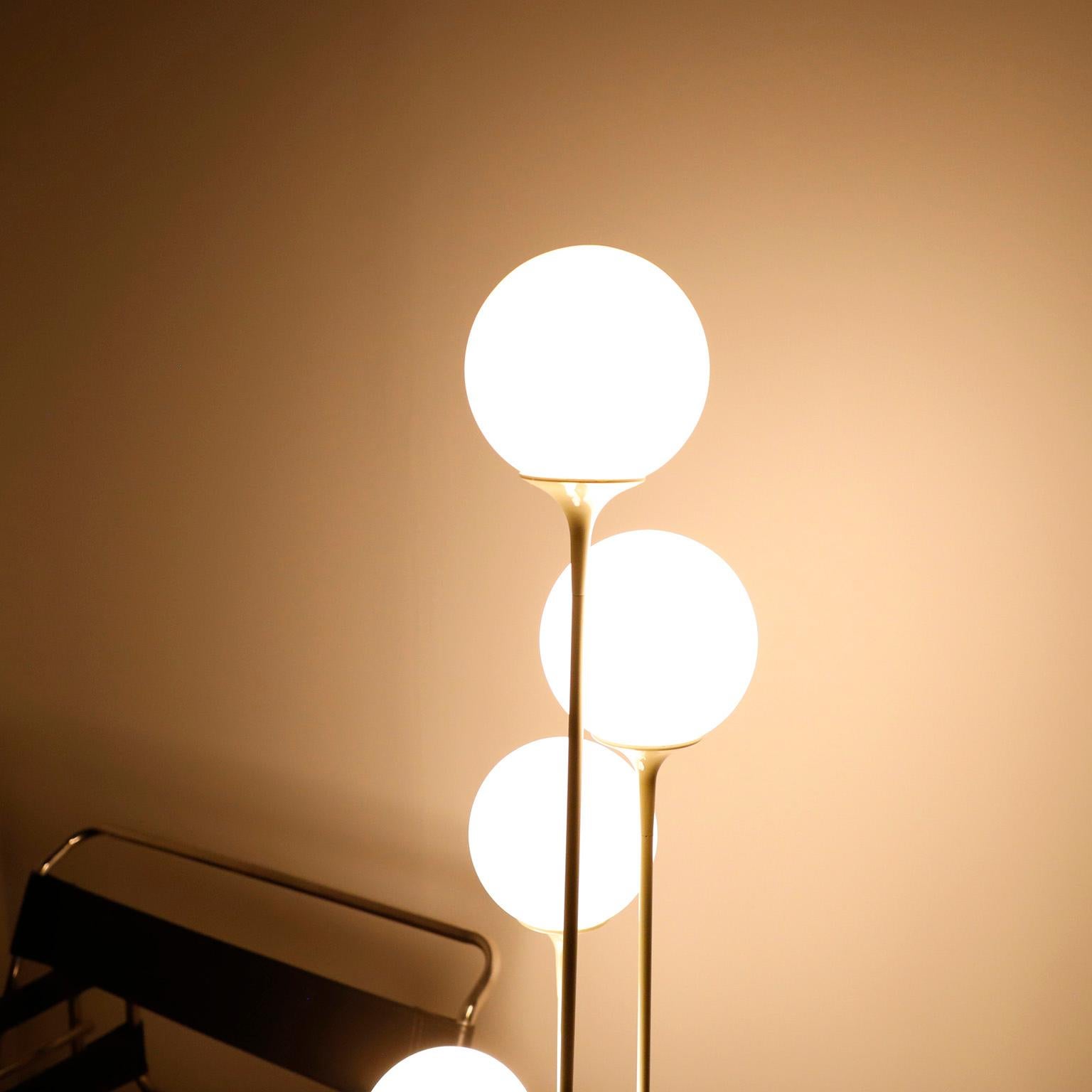 Lampadaire à cinq niveaux MCM Bon état - En vente à Mexico City, CDMX