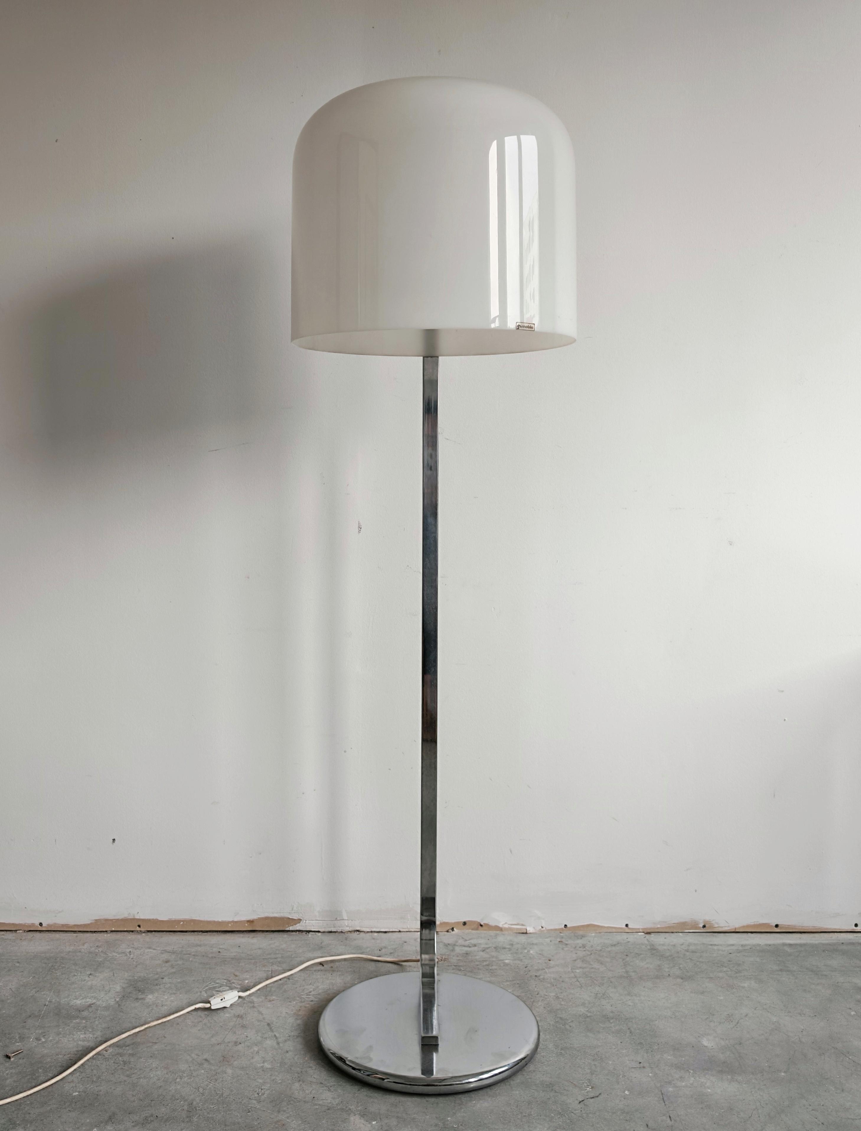 Cromo Lampada da terra MCM della serie Alvise di Luigi Massoni & Massoni per Guzzini, Yugoslavia 1960 in vendita