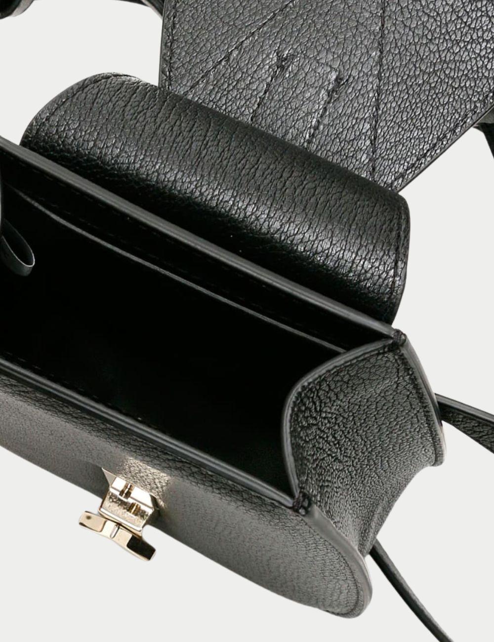 MCM Milano Black Leather Belt Bag with Gold Chain Detail

Sleek, structured, and effortlessly stylish, the MCM Milano Belt Bag brings luxury to hands-free convenience. Crafted in rich black pebbled leather with a distinctive teardrop silhouette,