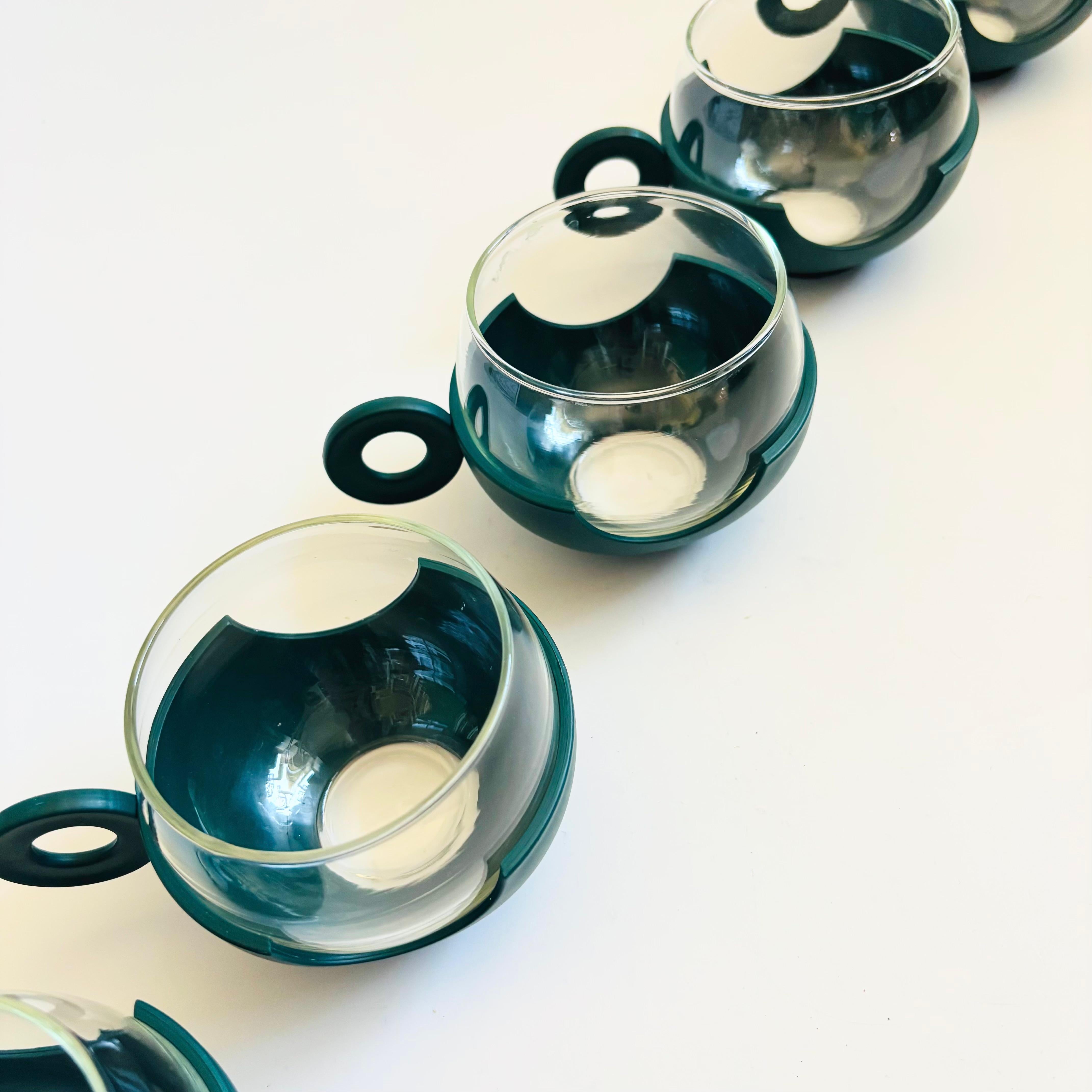 MCM Glasbecher in Kunststoffhaltern - 5er-Set im Zustand „Gut“ im Angebot in Fairfield, CA