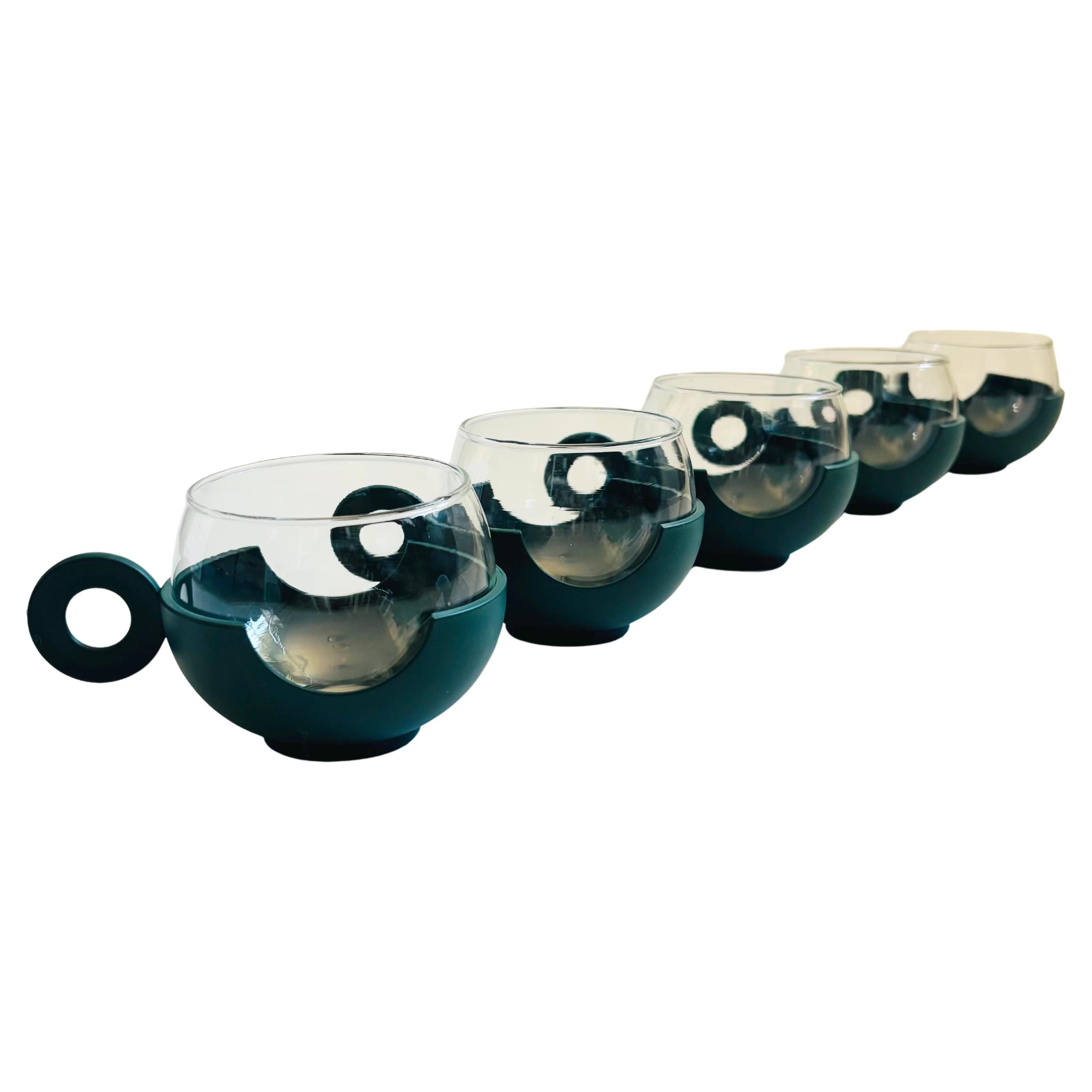 MCM Glasbecher in Kunststoffhaltern - 5er-Set im Angebot