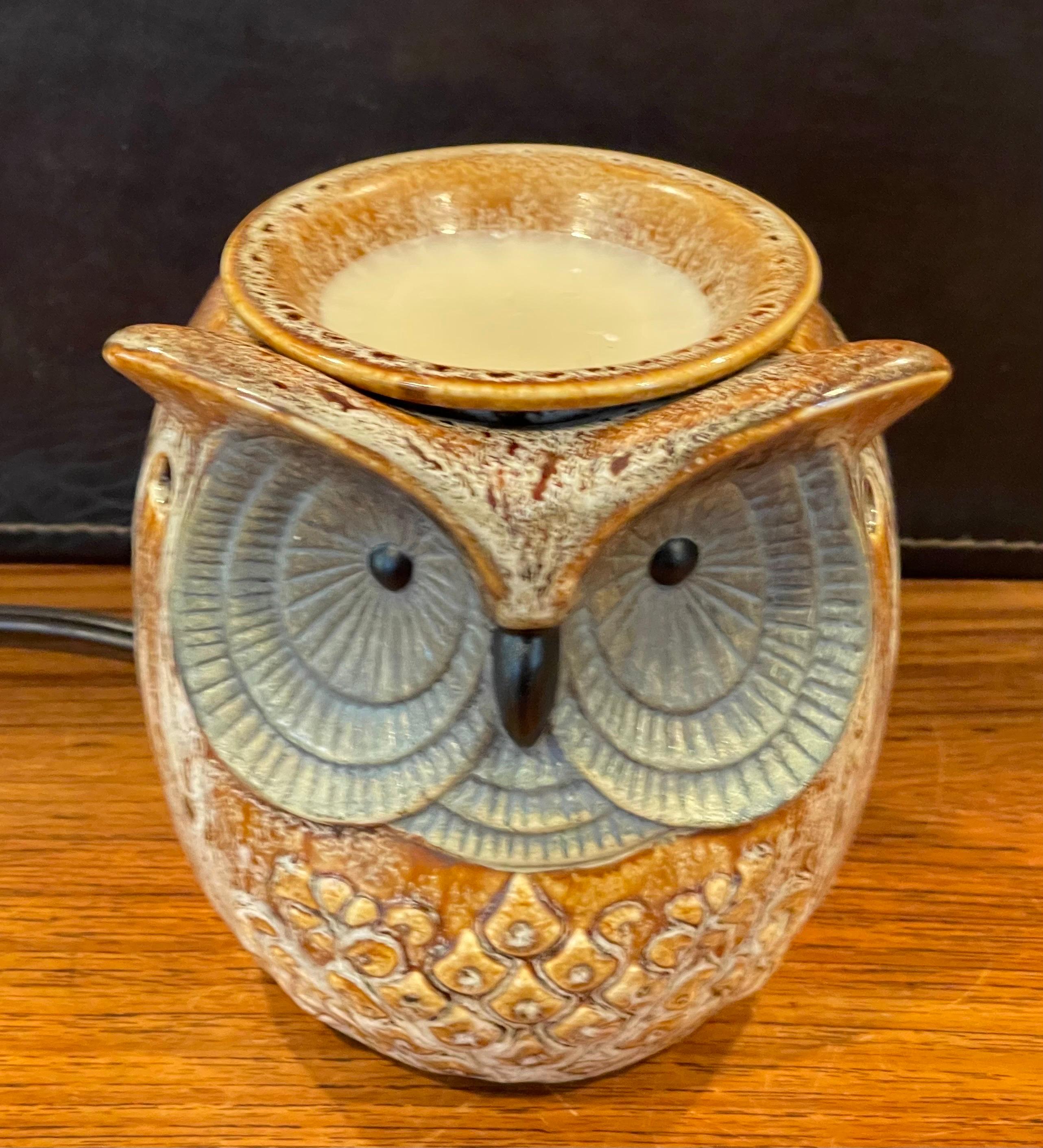 MCM Glazed Ceramic Pottery Owl Table Lamp In Good Condition In San Diego, CA