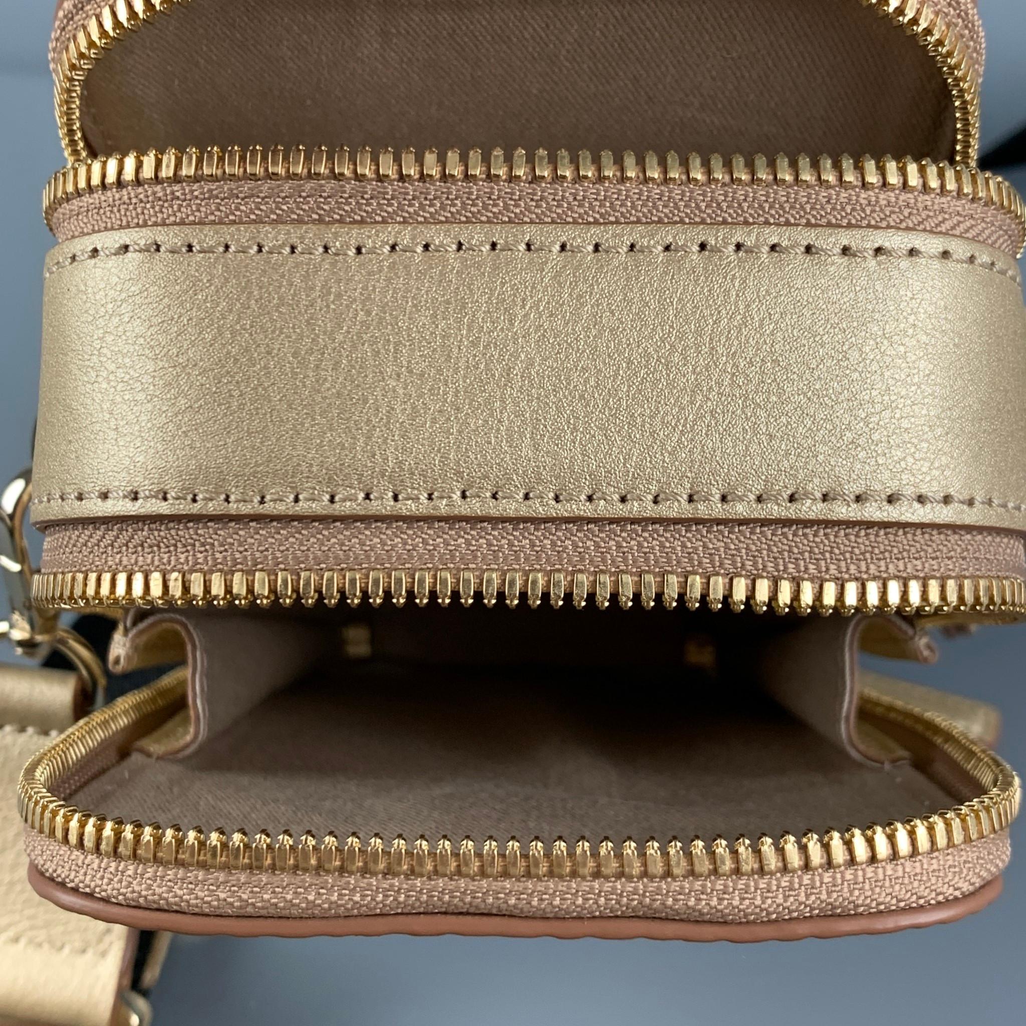 MCM Gold Schwarz Monogramm beschichtetes Segeltuch Cross Body Kameratasche im Zustand „Hervorragend“ in San Francisco, CA