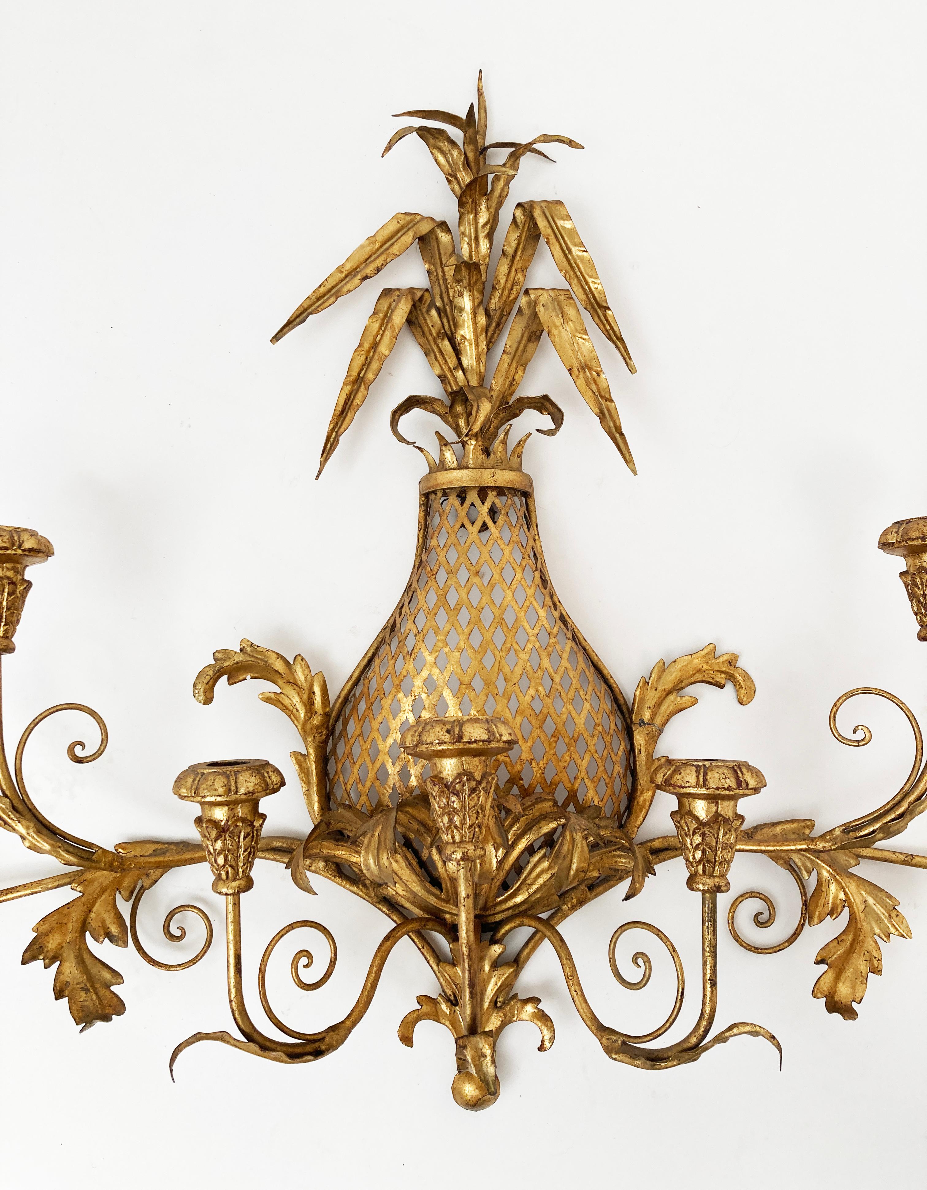 Inconnu Applique murale Hollywood Regency Pineapple 7 chandeliers dorés MCM en vente