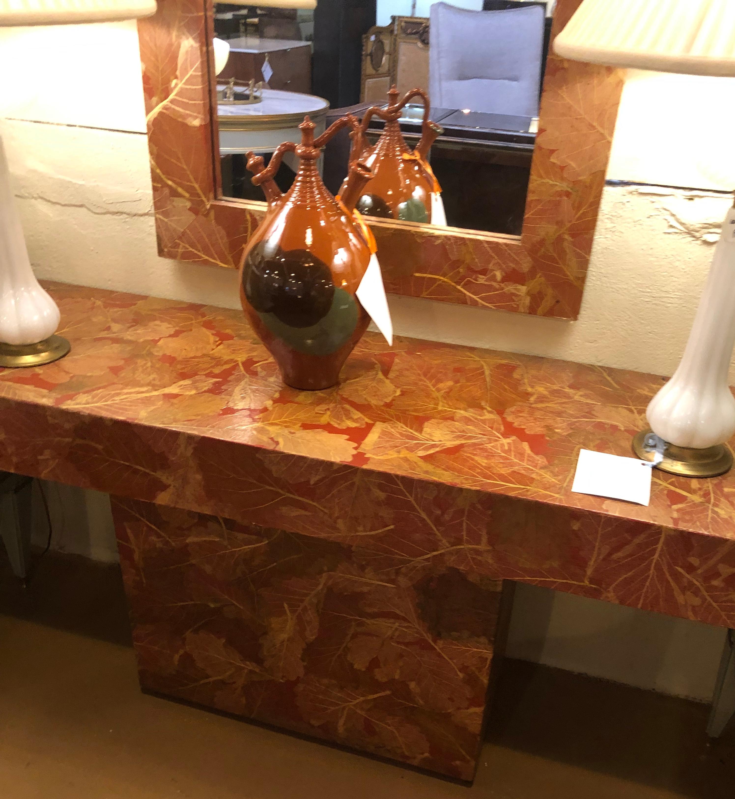 Hollywood Regency Coiffeuse console peinte à la feuille d'or avec miroir assorti de la collection MCM en vente