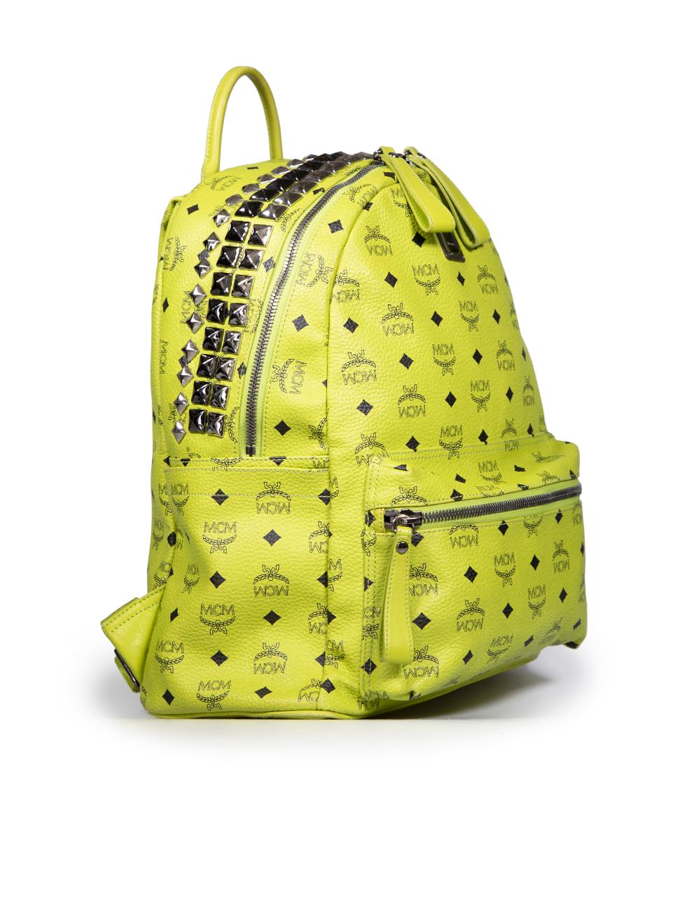 CONDITION is Very good. Minimal wear to the bag is evident. There are abrasions to the base corners and front pocket corners on this used MCM designer resale item.
 
Details
Model: Stark
Green
Leather
Medium backpack
Studded
Logo pattern
1x Top
