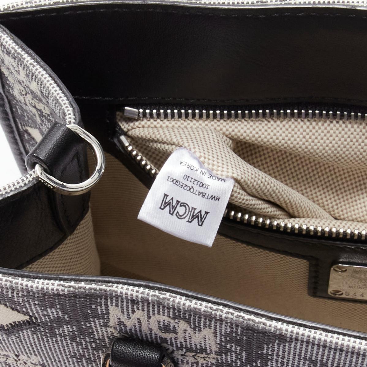 Petit sac fourre-tout en toile jacquard brodée avec logo vintage gris de MCM en vente 5