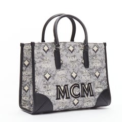 MCM borsa piccola in tela jacquard ricamata con logo vintage di colore grigio