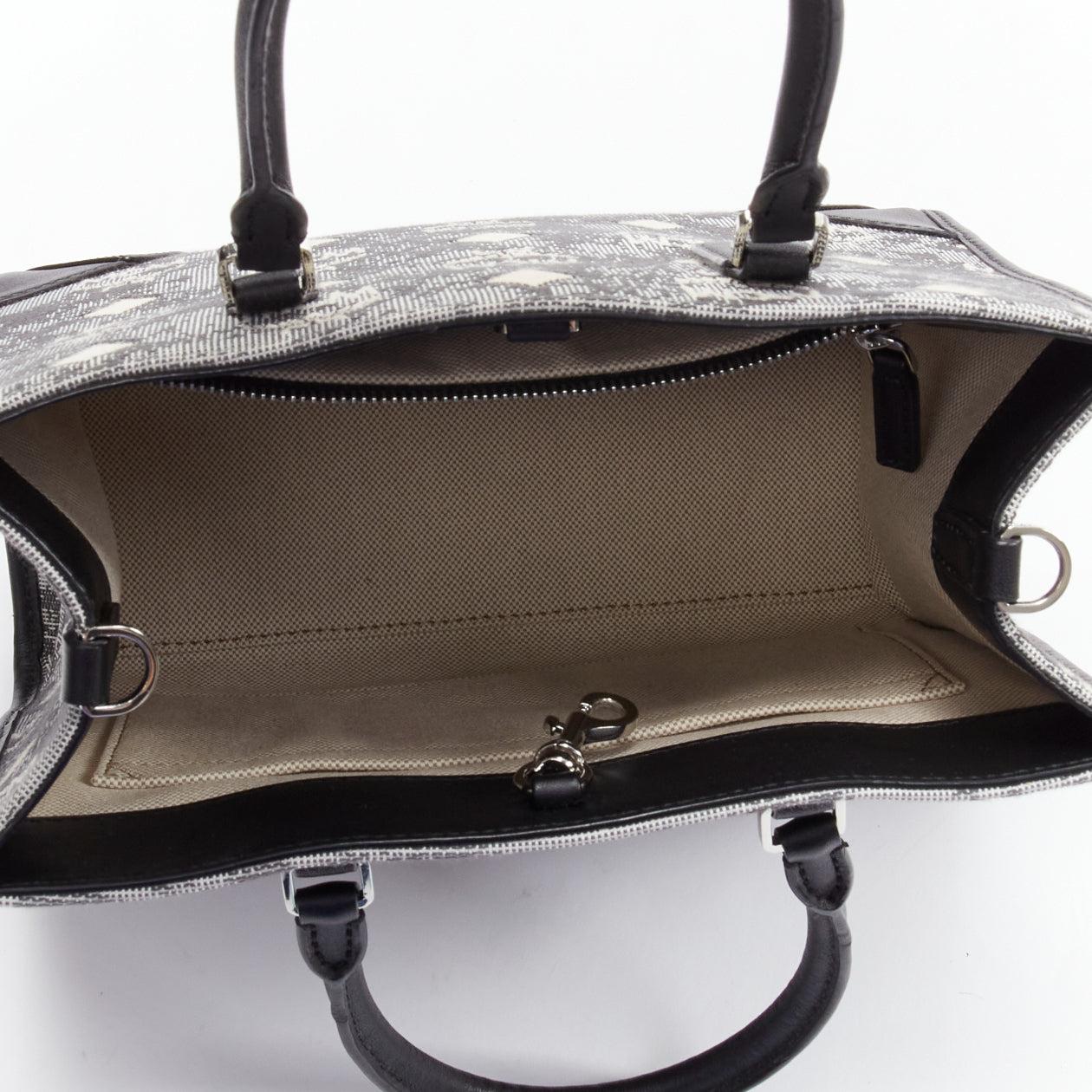 Petit sac fourre-tout en toile jacquard brodée avec logo vintage gris de MCM en vente 3