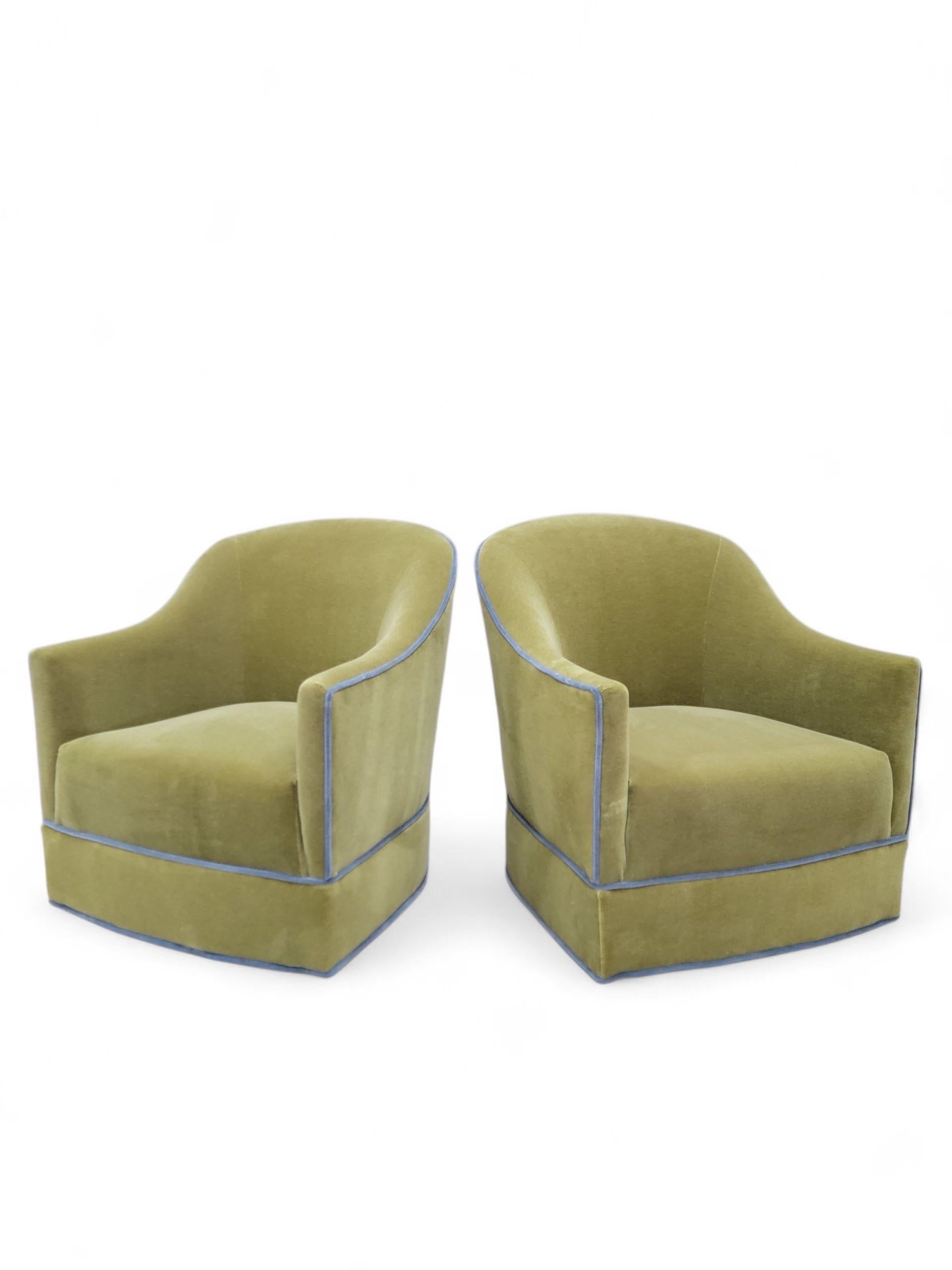 MCM Harvey Probber Style Barrel Back Swivel Club Chairs Newly Reupholstered - 4 im Angebot 8
