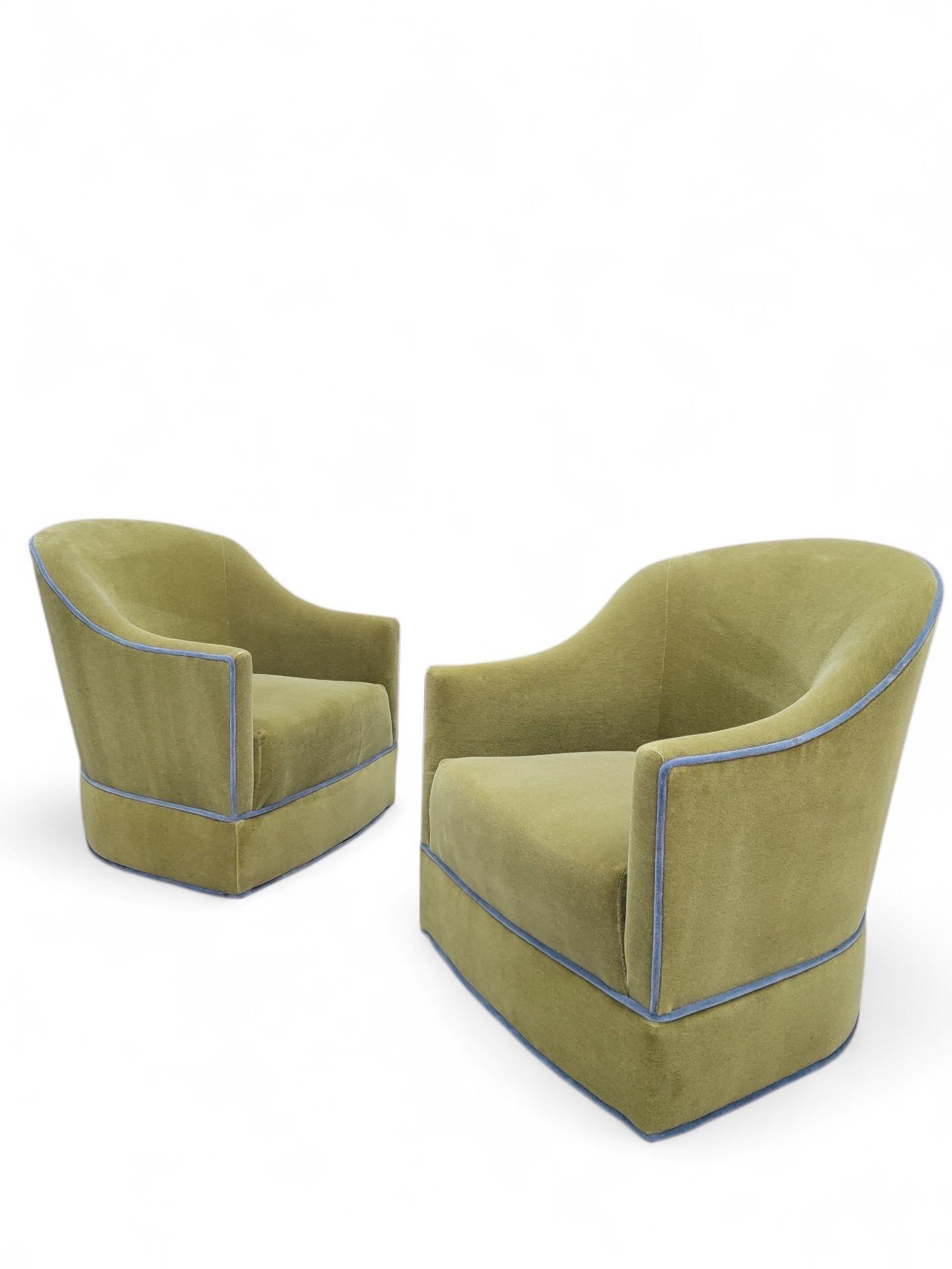 MCM Harvey Probber Style Barrel Back Swivel Club Chairs Newly Reupholstered - 4 (Moderne der Mitte des Jahrhunderts) im Angebot
