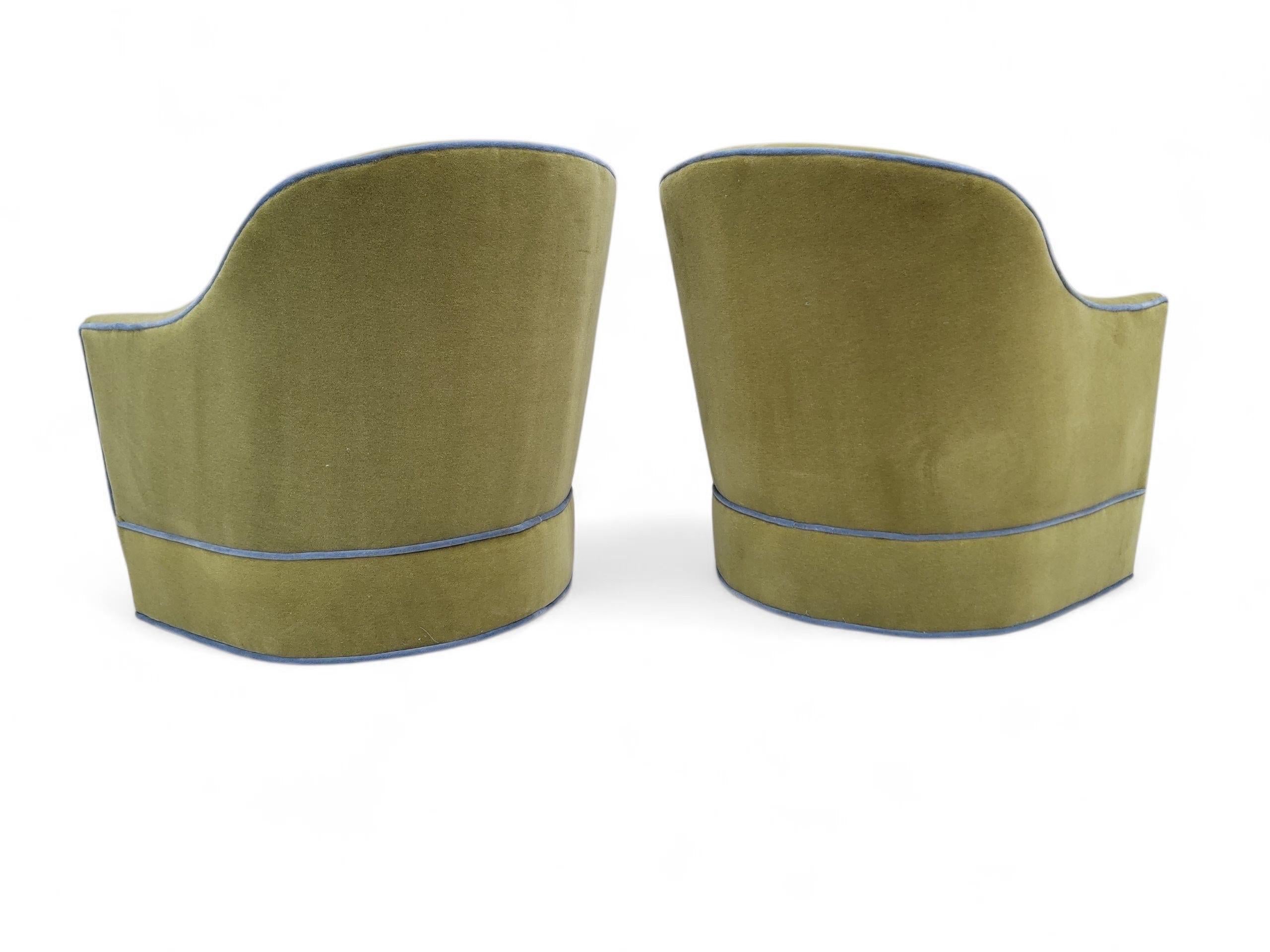 MCM Harvey Probber Style Barrel Back Swivel Club Chairs Newly Reupholstered - 4 im Zustand „Gut“ im Angebot in Chicago, IL