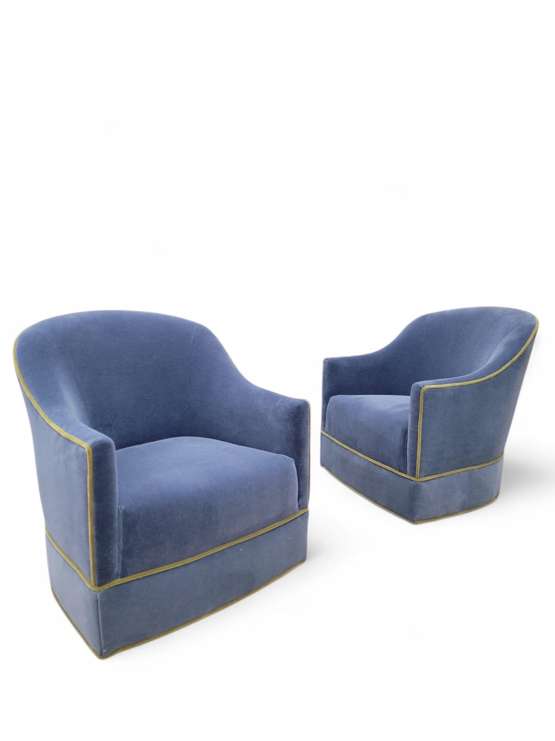 MCM Harvey Probber Style Barrel Back Swivel Club Chairs Newly Reupholstered - 4 (Mohairwolle) im Angebot