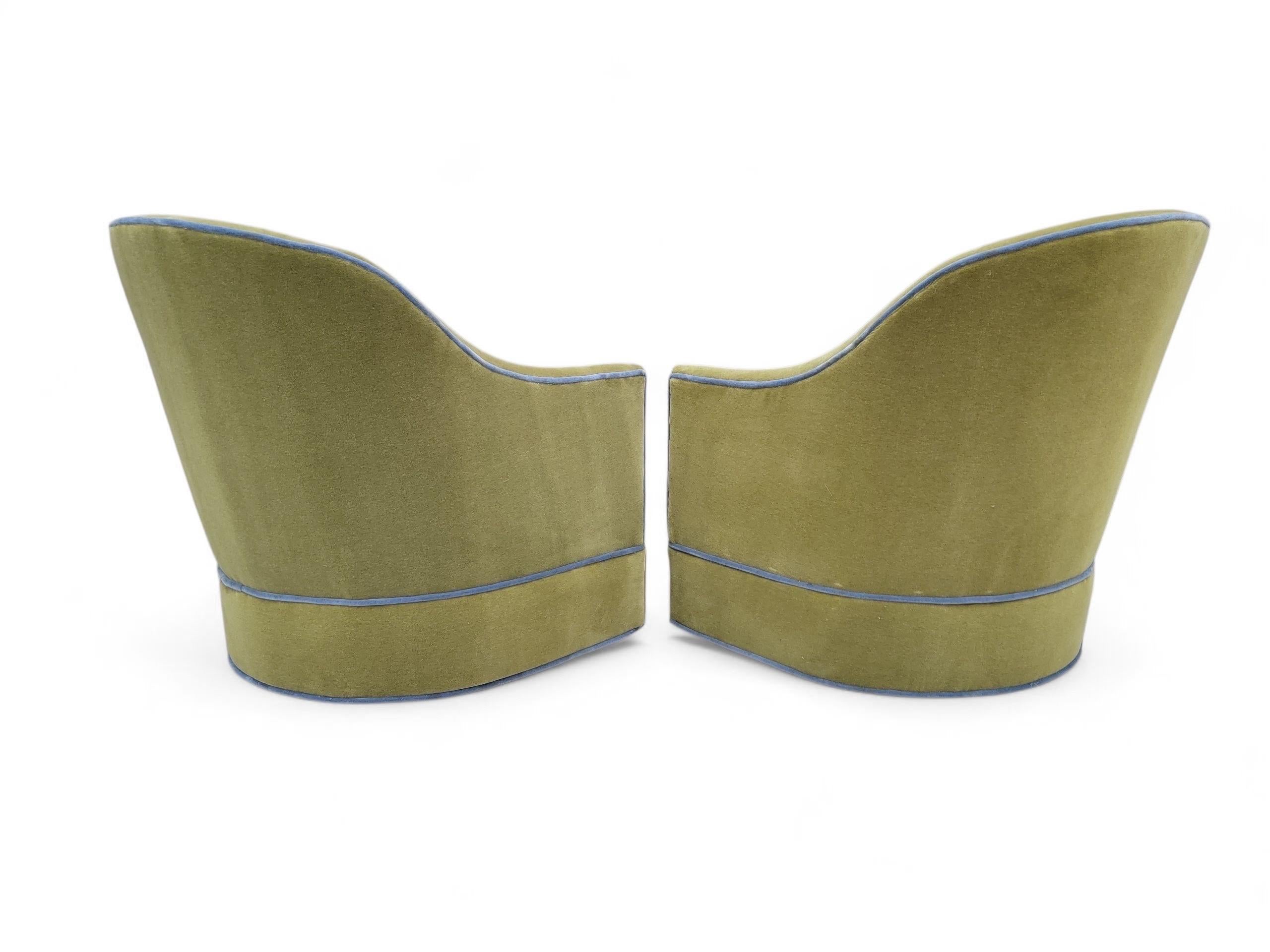 MCM Harvey Probber Style Barrel Back Swivel Club Chairs Newly Reupholstered - 4 im Angebot 2