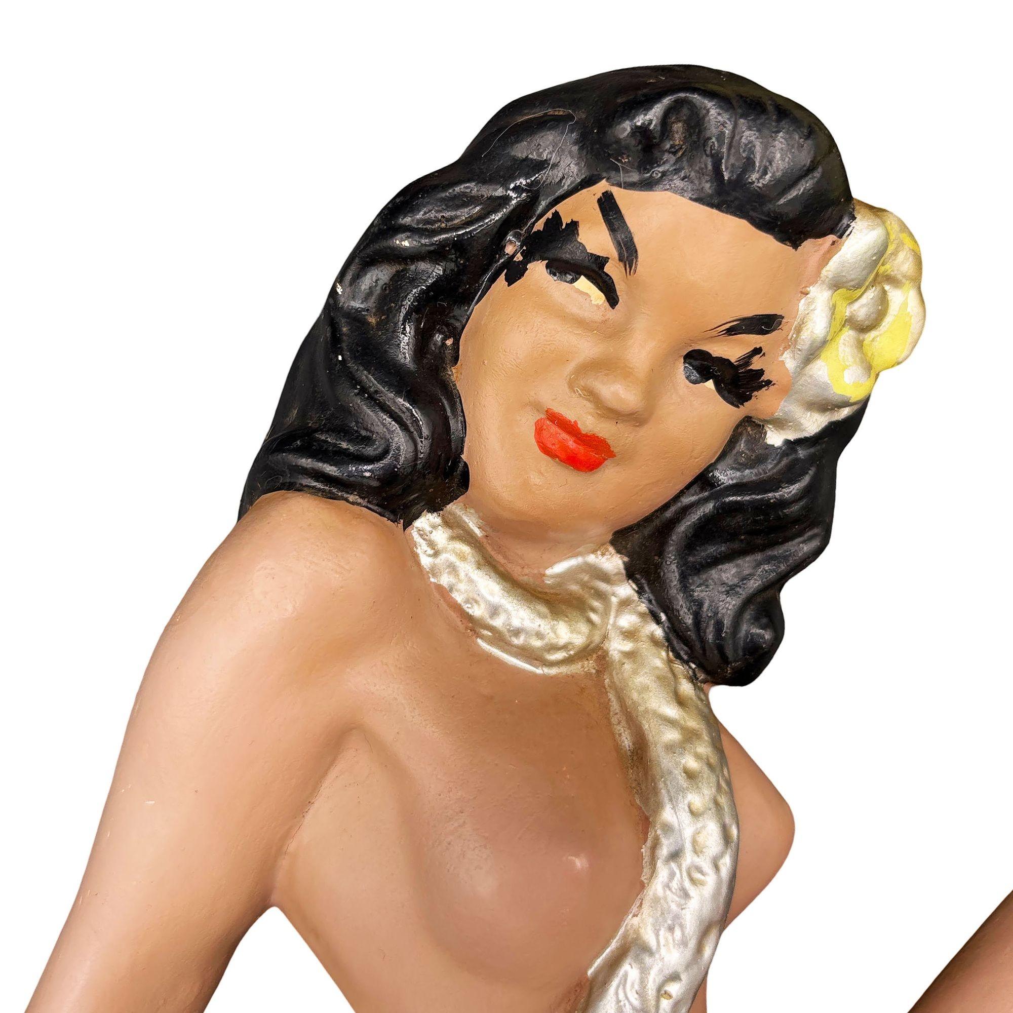 MCM Hawaiian Art Pottery Nude Pin-up Yellow Hula Girl Wandskulptur, Paar (Mitte des 20. Jahrhunderts) im Angebot