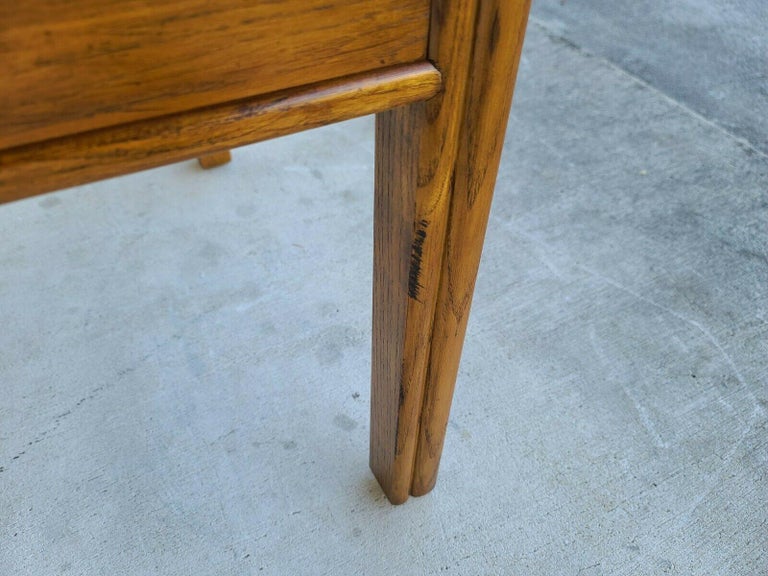 Mcm Henredon Artefacts End Side Table For Sale at 1stDibs