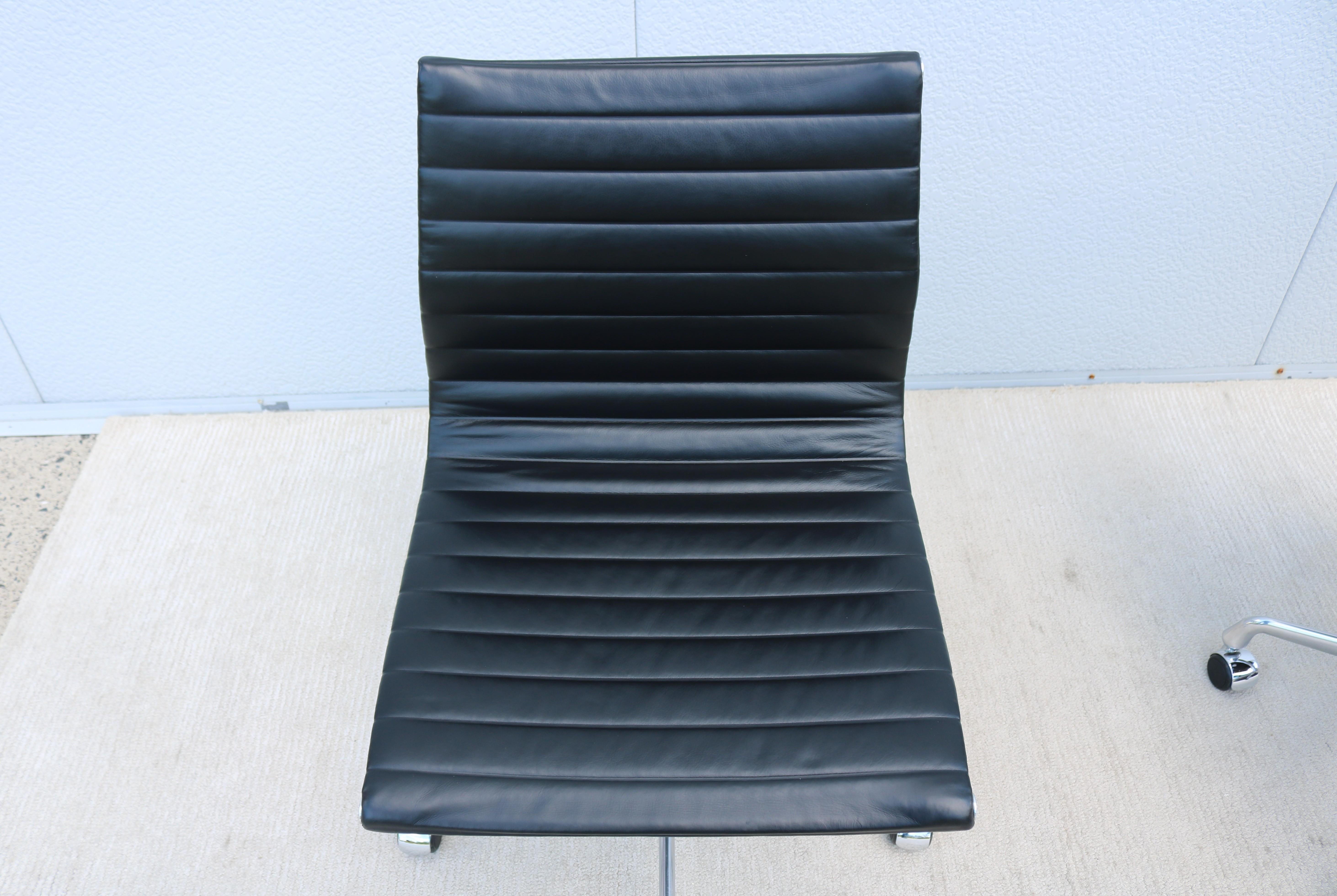 MCM Herman Miller Eames Aluminum Group Black Leather Armless Management Chair en vente 7