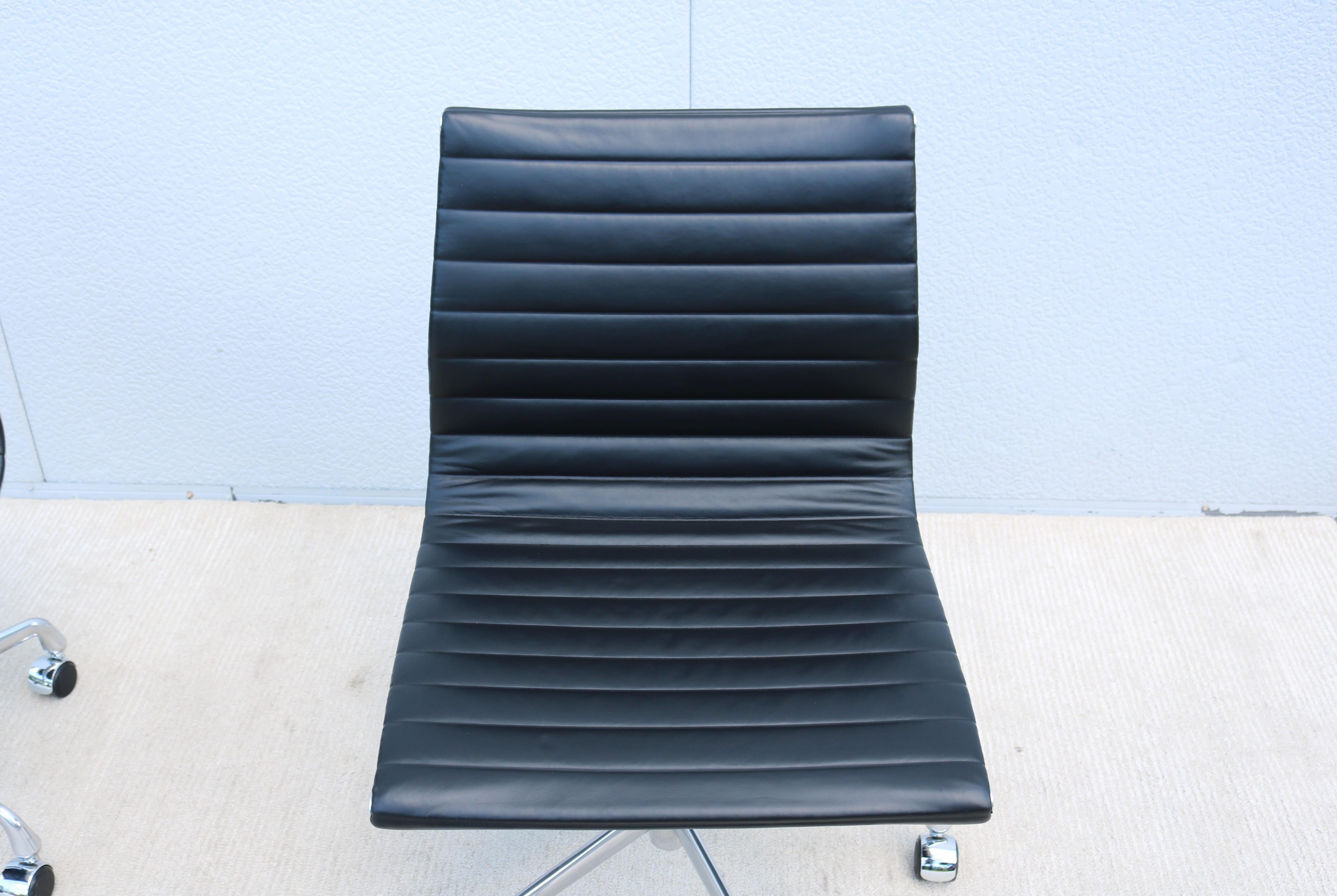 MCM Herman Miller Eames Aluminum Group Black Leather Armless Management Chair en vente 8