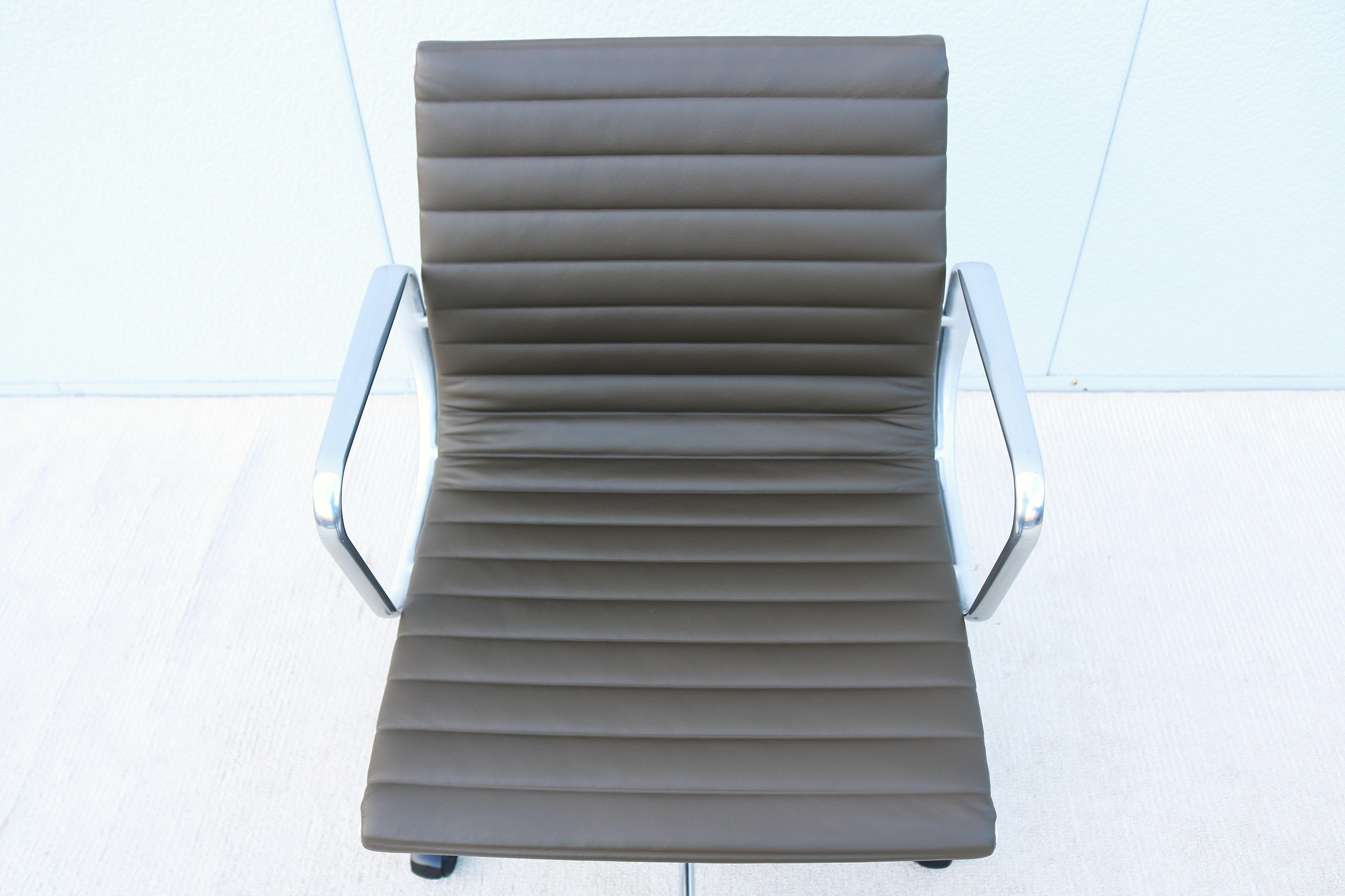 MCM Herman Miller Eames Aluminum Group Management Chair in Hunter Brown Leather For Sale 9